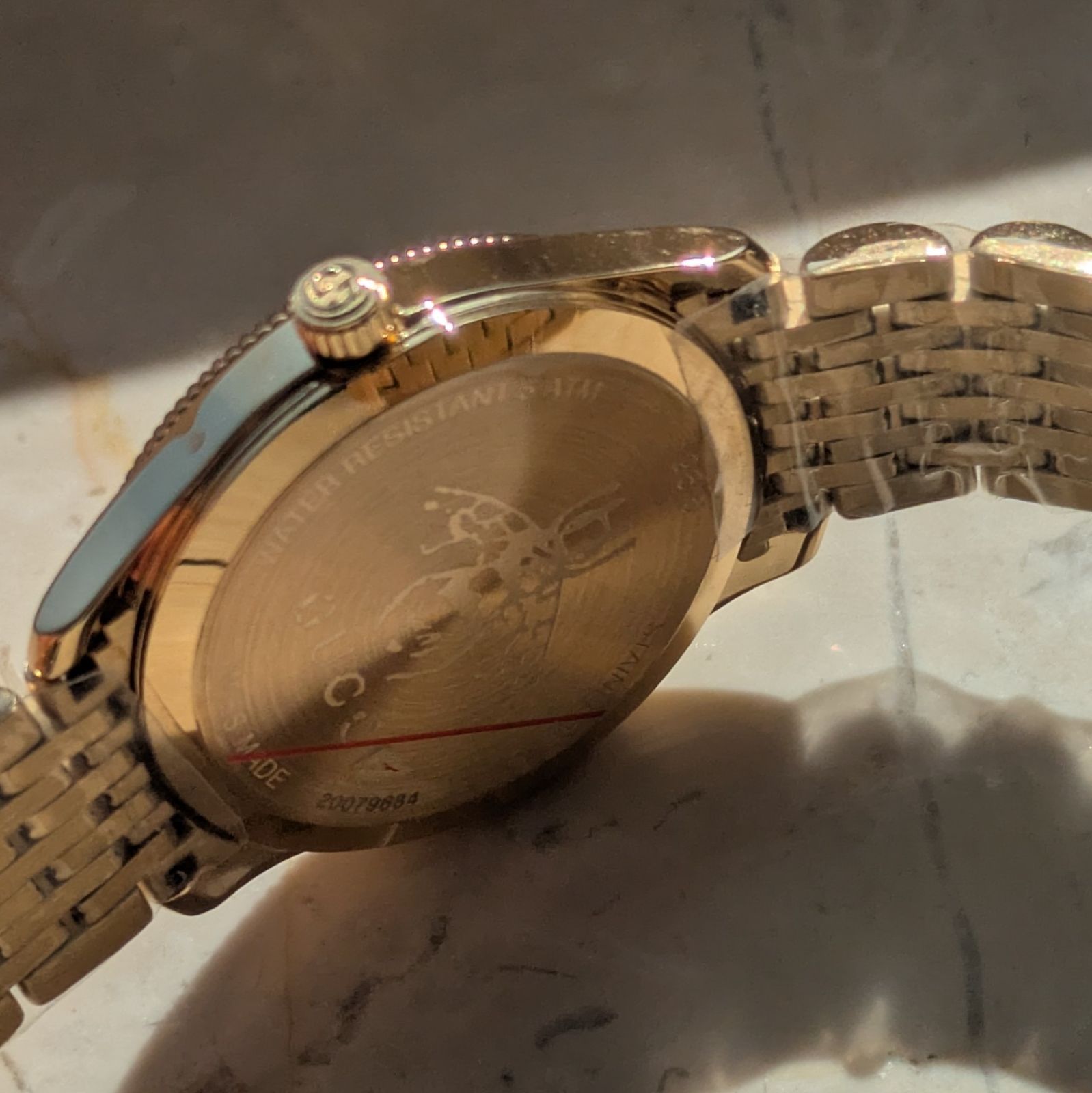 新品未使用 GUCCI グッチ Gタイムレス 腕時計 Bee 蜂 ゴールド