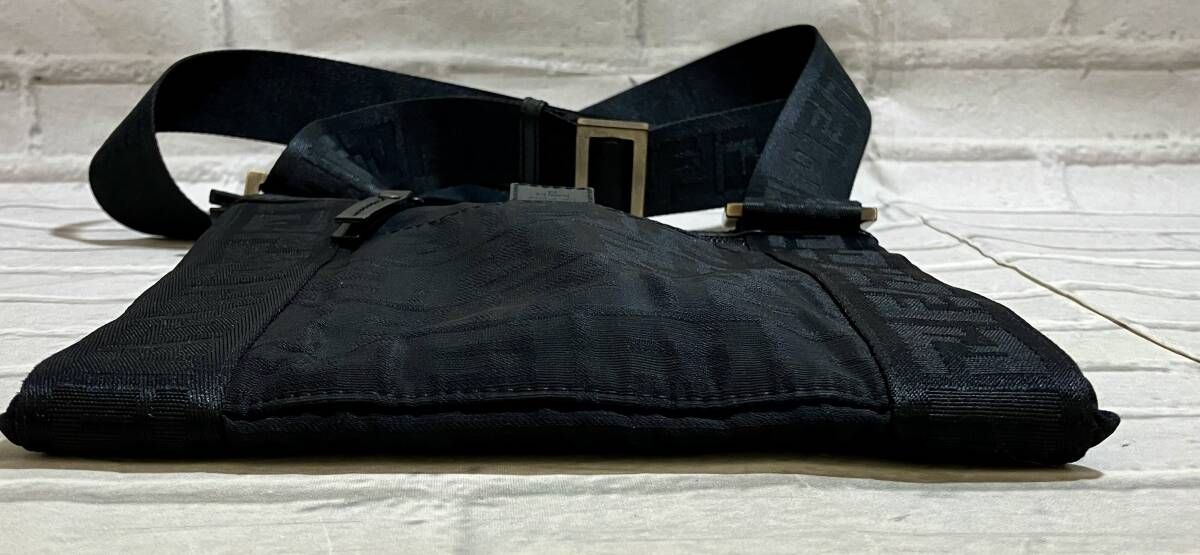 FENDI / フェンディ / ナイロン ショルダーバッグ / 7VA186