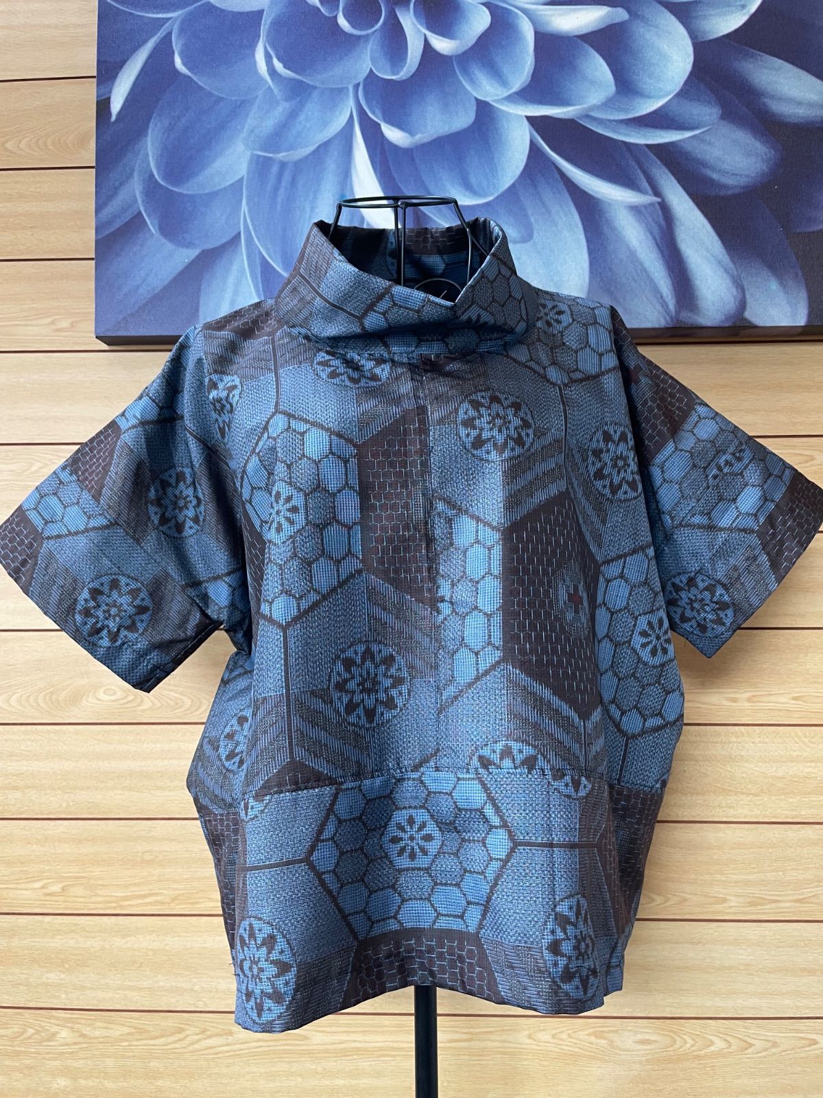 お値下げ 着物リメイク 大島紬 大きなロールカラーの ブラウス お値下げ 着物リメイク 大島紬 大きなロールカラーの ブラウス