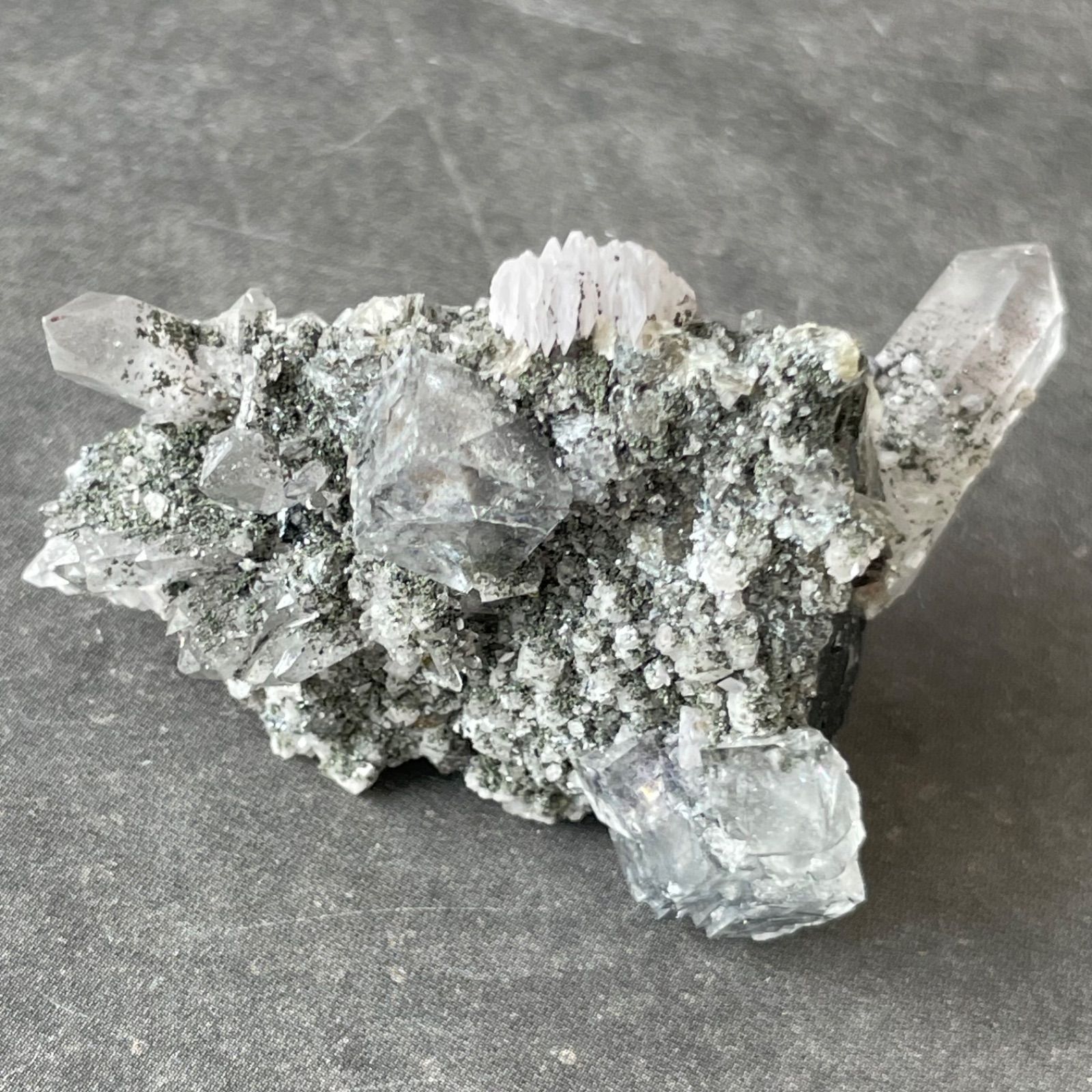 【フォロー割あり】中国　ヤオガンシャン︎Fluorite フローライト|原石|天然石　パワーストーン　鉱物　gem stone