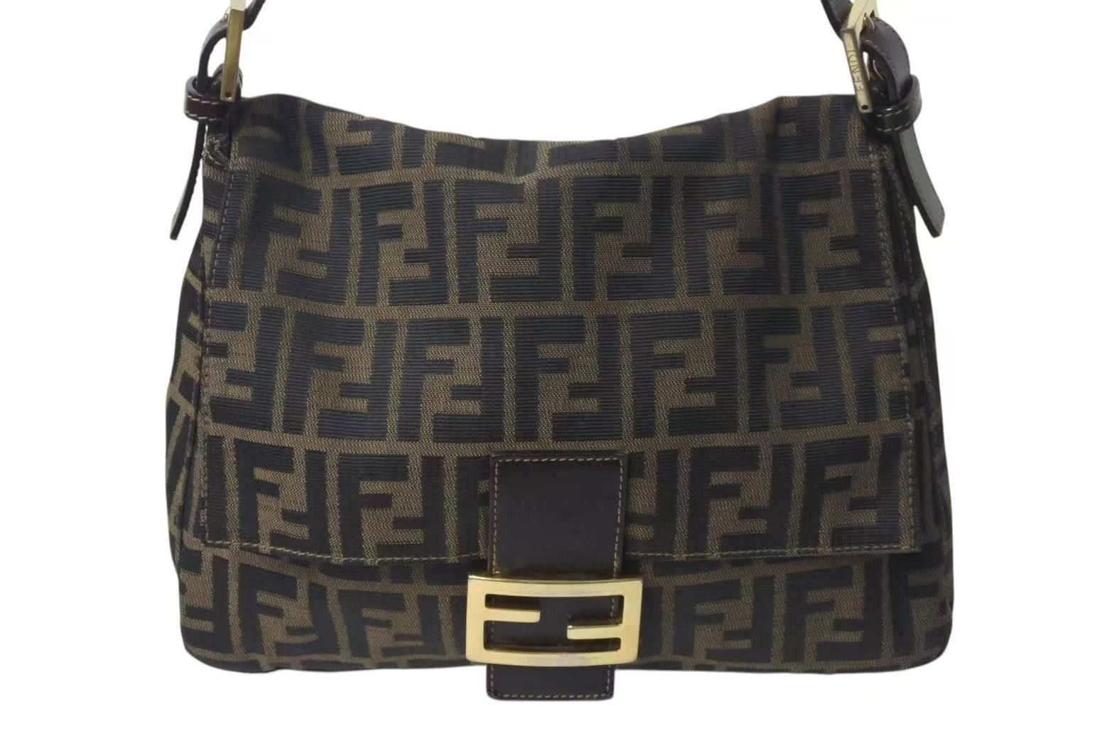 イタリア製　FENDI フェンディ ズッカ柄　ハンドバッグ　トートバッグ FENDI フェンディ ズッカ柄 モノグラム ハンドバッグ P31308V