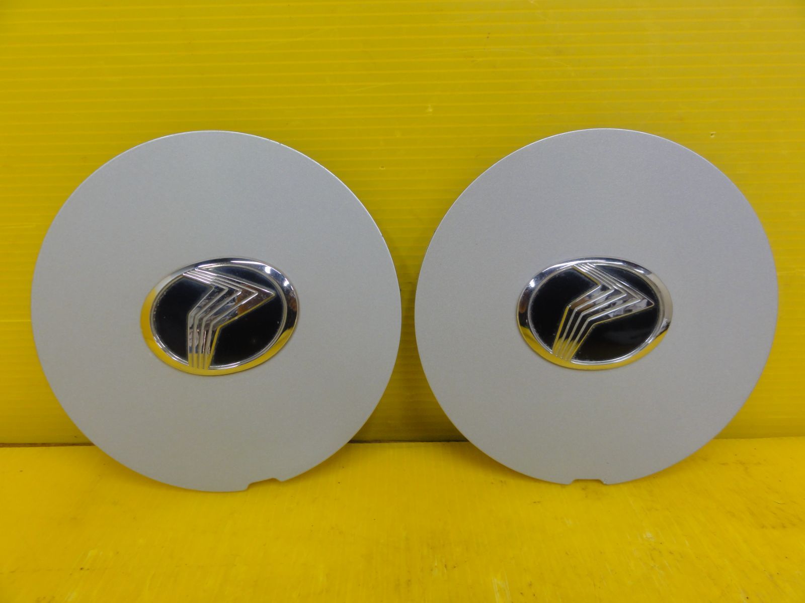 平成13年車 トヨタ JCG10 プログレ ホイールキャップ 4個セット 純正 F30675