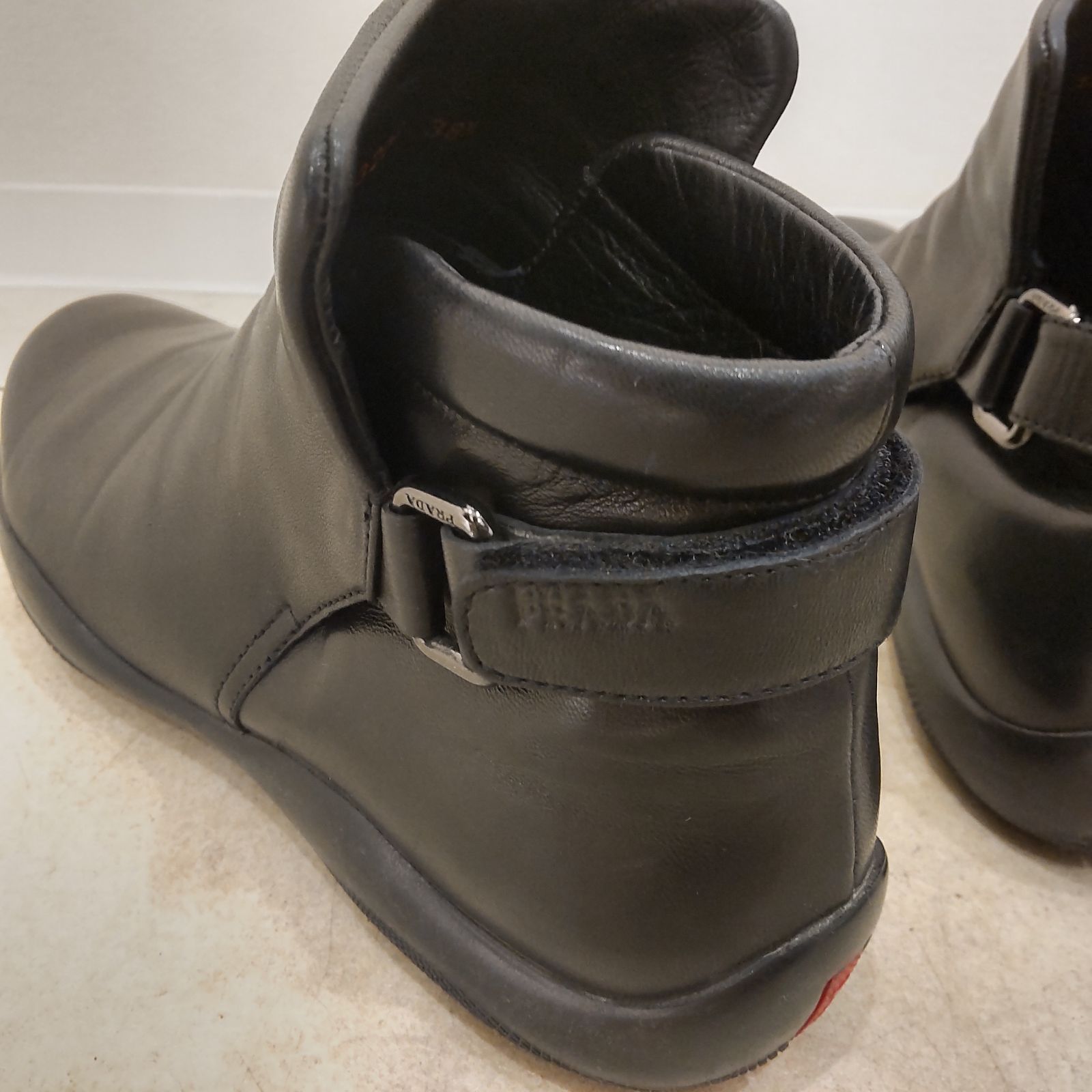 【PRADA】ブラッシュドレザー アンクルブーツ 厚底 レディース 中古・古着通販】PRADA (プラダ) モノリスブラッシュドレザー