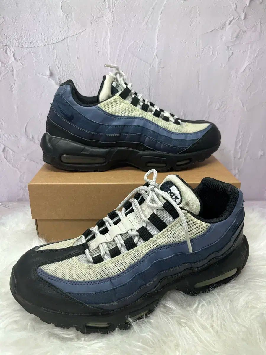 NIKE(ナイキ) エアマックス 95 エッセンシャル ネイビー ブルー スニーカー 275mm