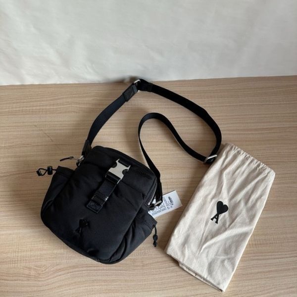 新品未使用】Ami Paris アミパリス ショルダーバッグ ブラック - メルカリ