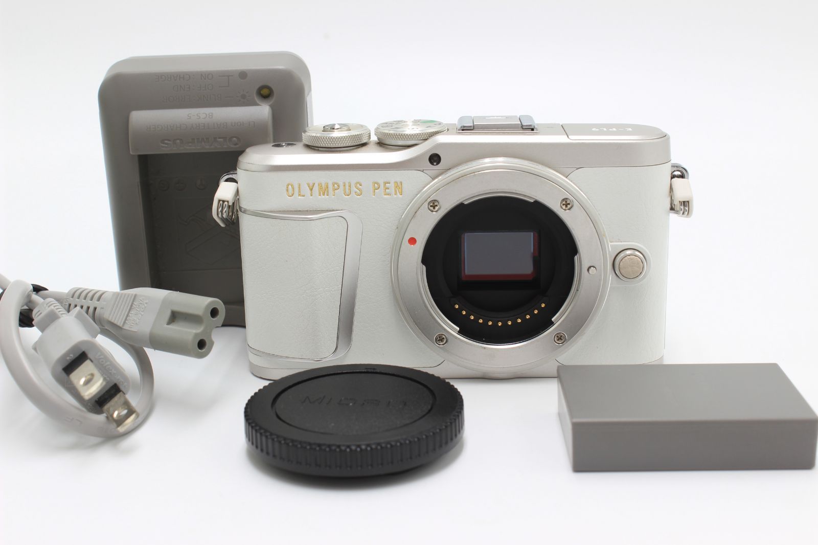 1897ショット OLYMPUS ミラーレス一眼 PEN E-PL9 ボディー ホワイト オリンパス