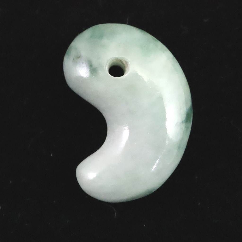 糸魚川翡翠 ヒスイ 小滝産 薄緑 22mm勾玉 ディレクトリカード付 4.65g