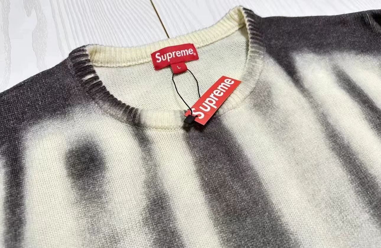 supreme Blurred Logo Sweater Black - メルカリ