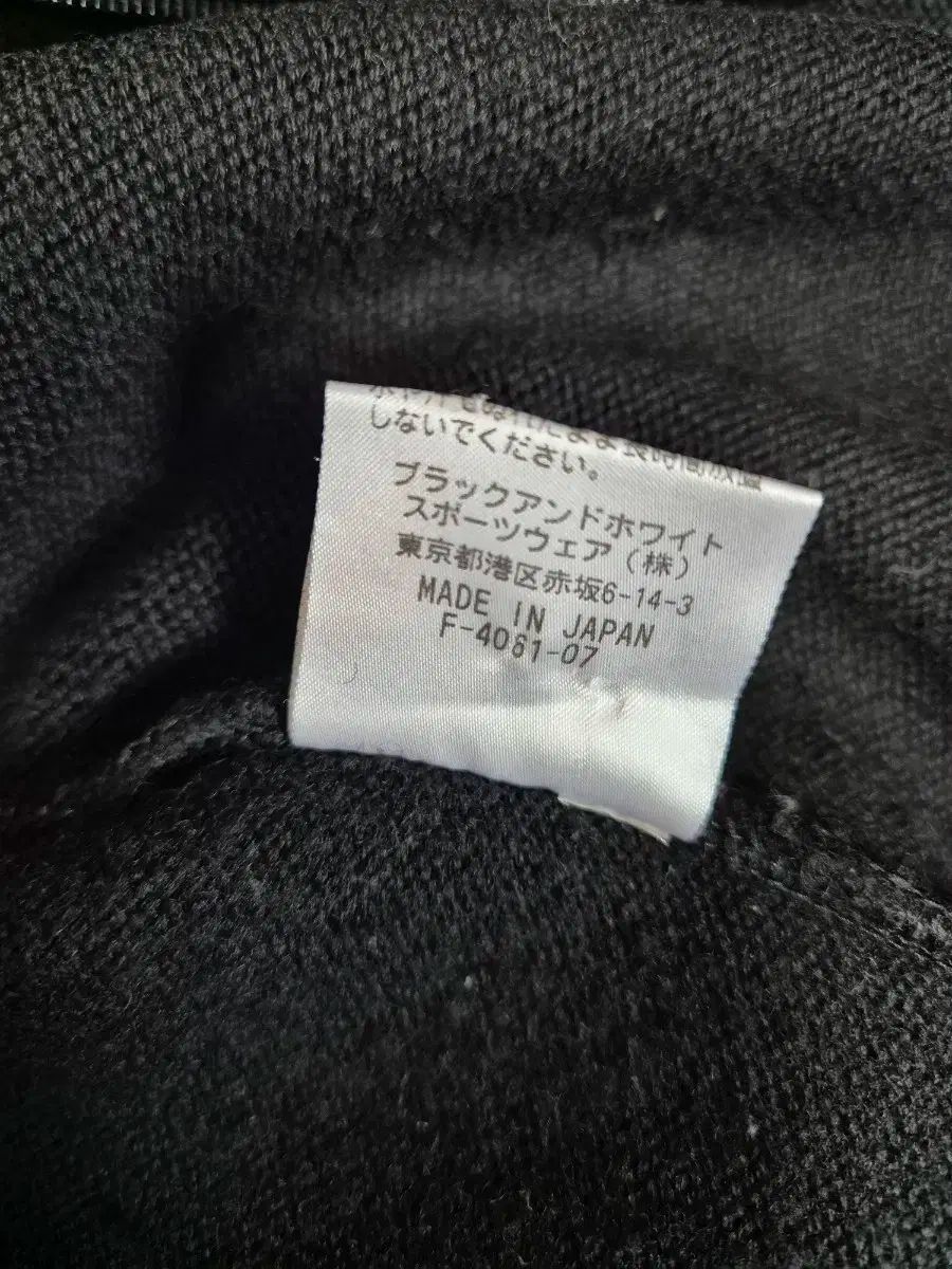 ブラック