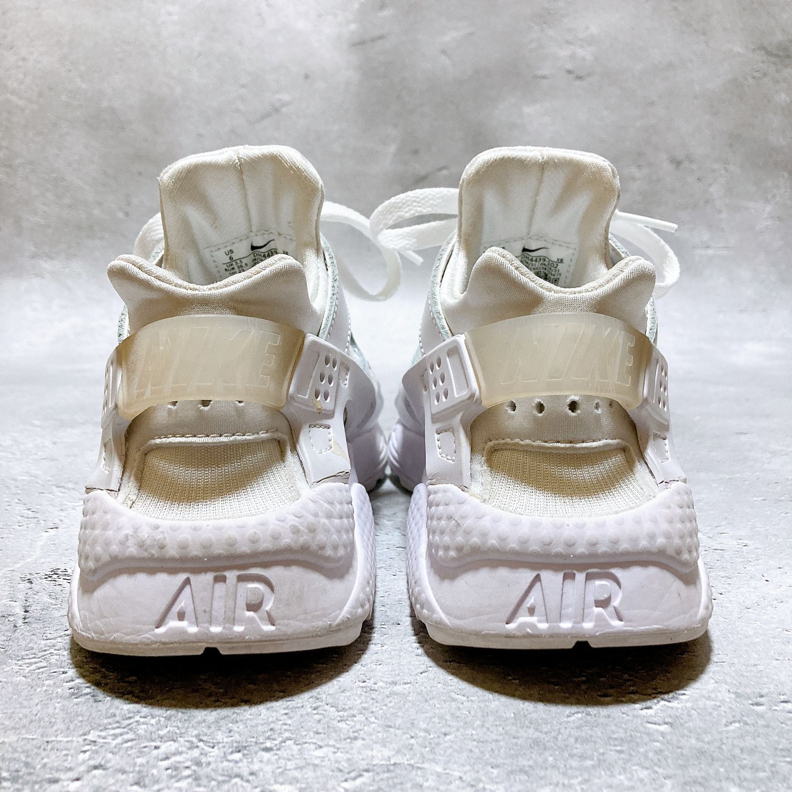 定価¥15,400 ナイキ AIR HUARACHE レディース 23センチ