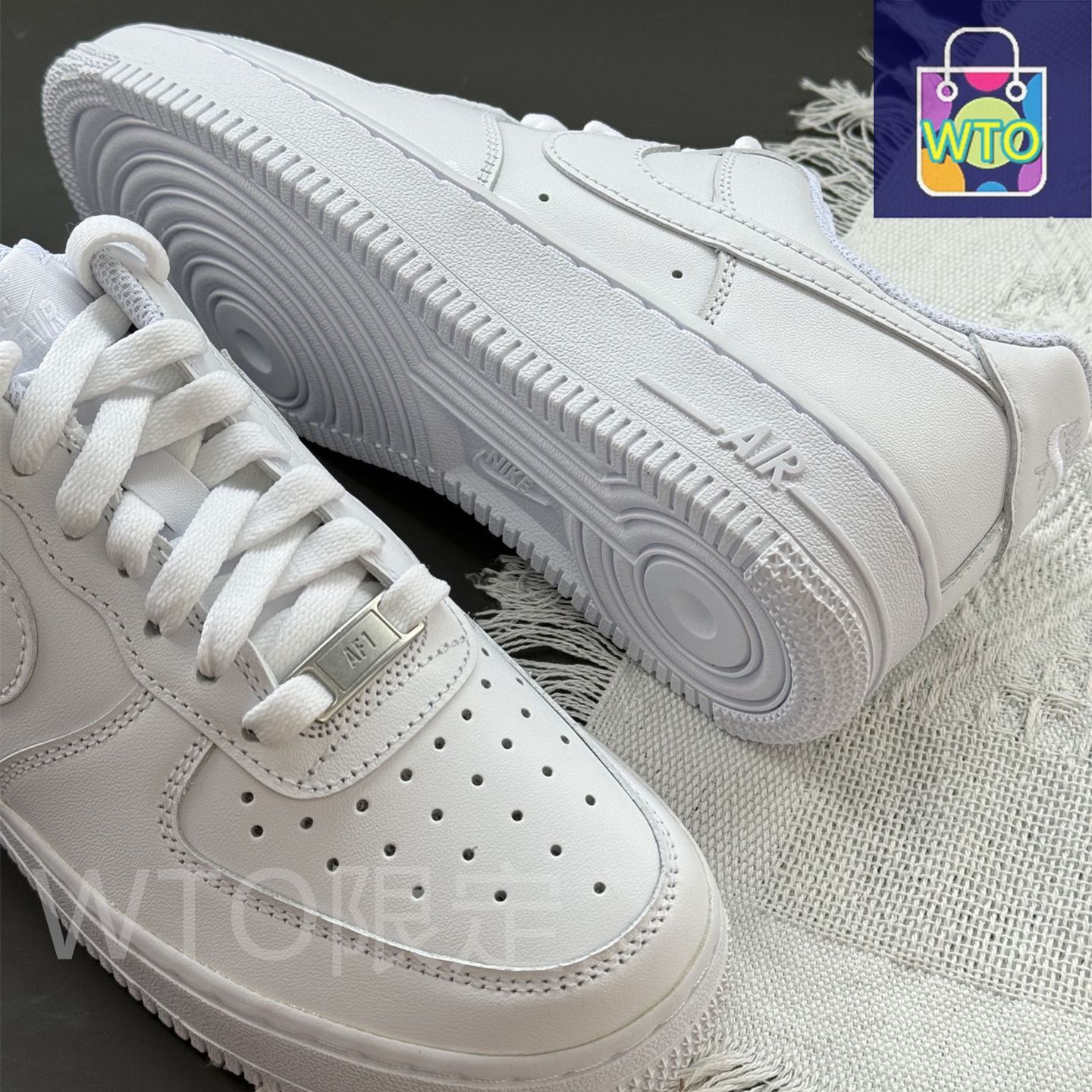 NIKE AIR FORCE '07 ホワイトスニーカー NIKE AIR FORCE 1 MID '07 