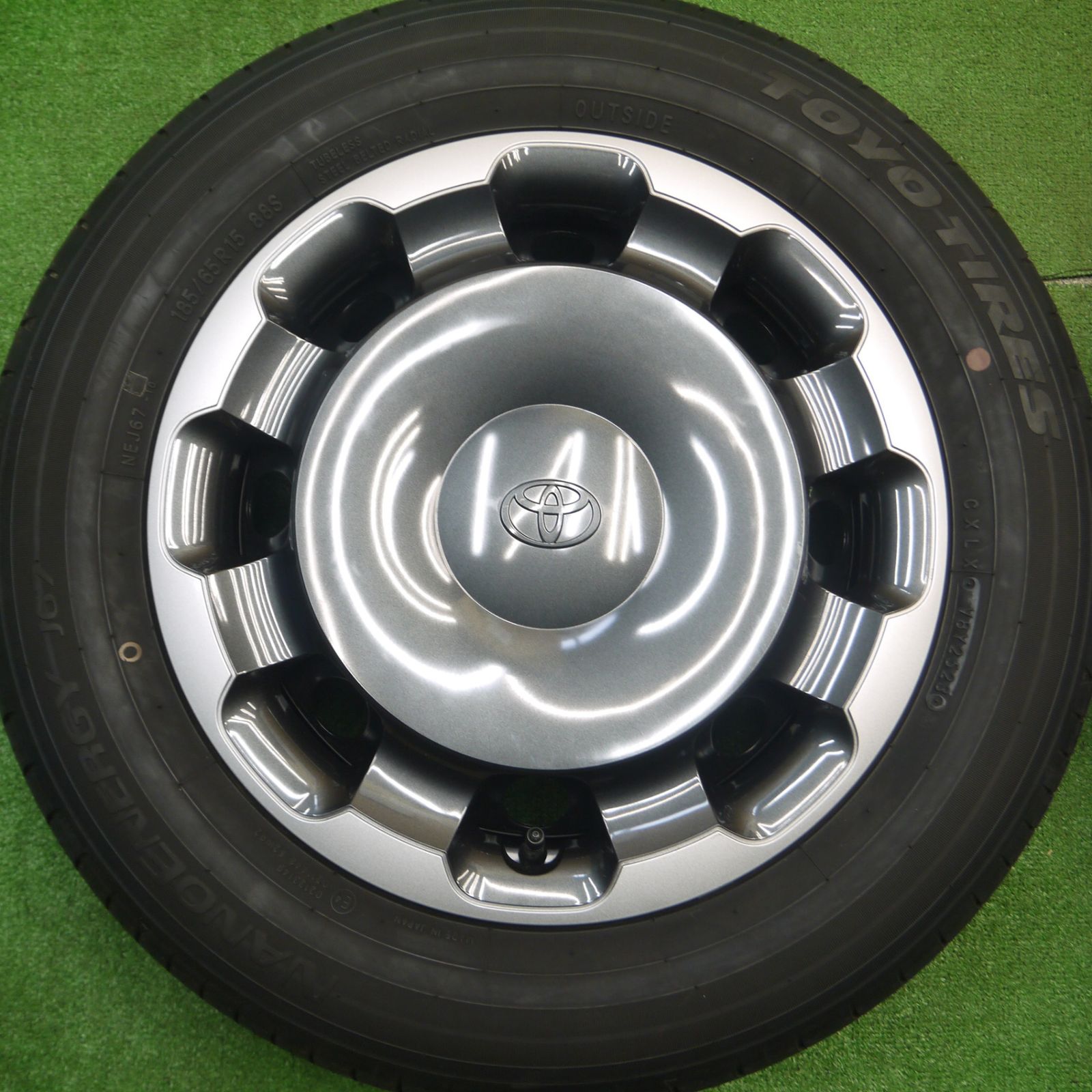 シエンタ　Zグレード　タイヤ/ホイール4本セットほぼ未使用185/65R15 トヨタ - 新型シエンタ Gグレード 純正 ホイールタイヤセットの通販 by