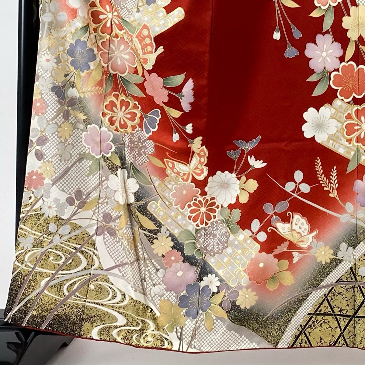 振袖 身丈161cm 友禅 蝶 菊 桜風吹 赤 黒 パールトーン imgrc0069740483.jpg