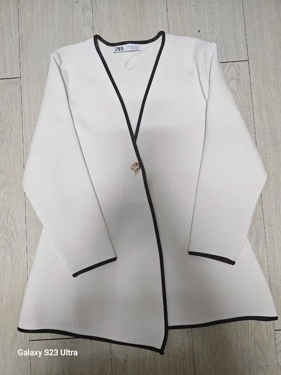ZARA ザラ ニットジャケット これは です