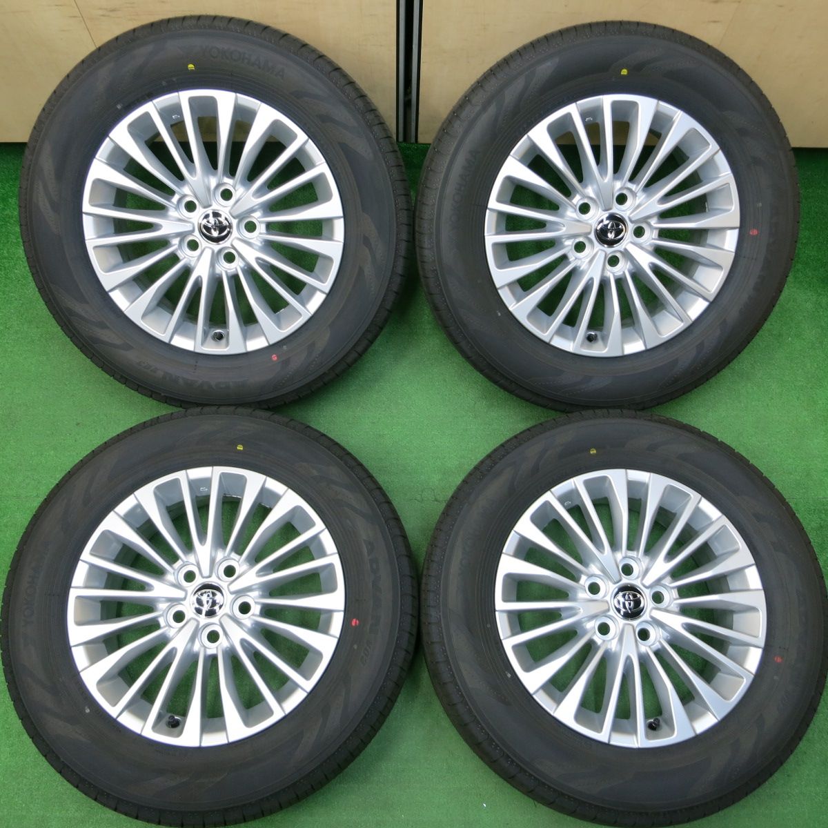 送料無料*新車外し！23年☆トヨタ 40系 ヴェルファイア 純正 225/65R17 