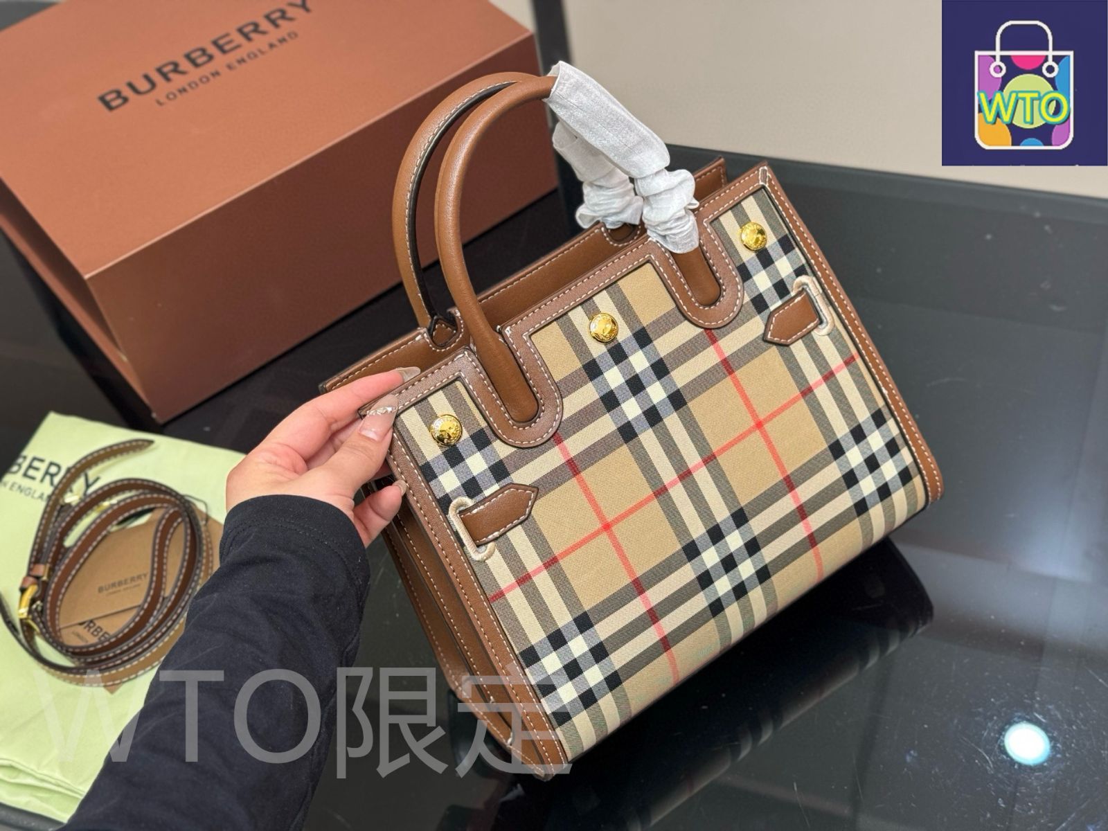 今日特価】Burberry バーバリー フランシス シリーズ 帆布&牛皮