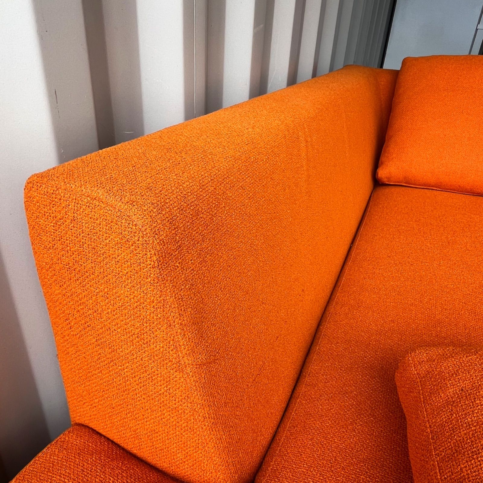 取付無料！b&bイタリア チャールズ オレンジファブリックシェーズロングソファ✨ 取付無料！b&bイタリア チャールズ オレンジファブリック