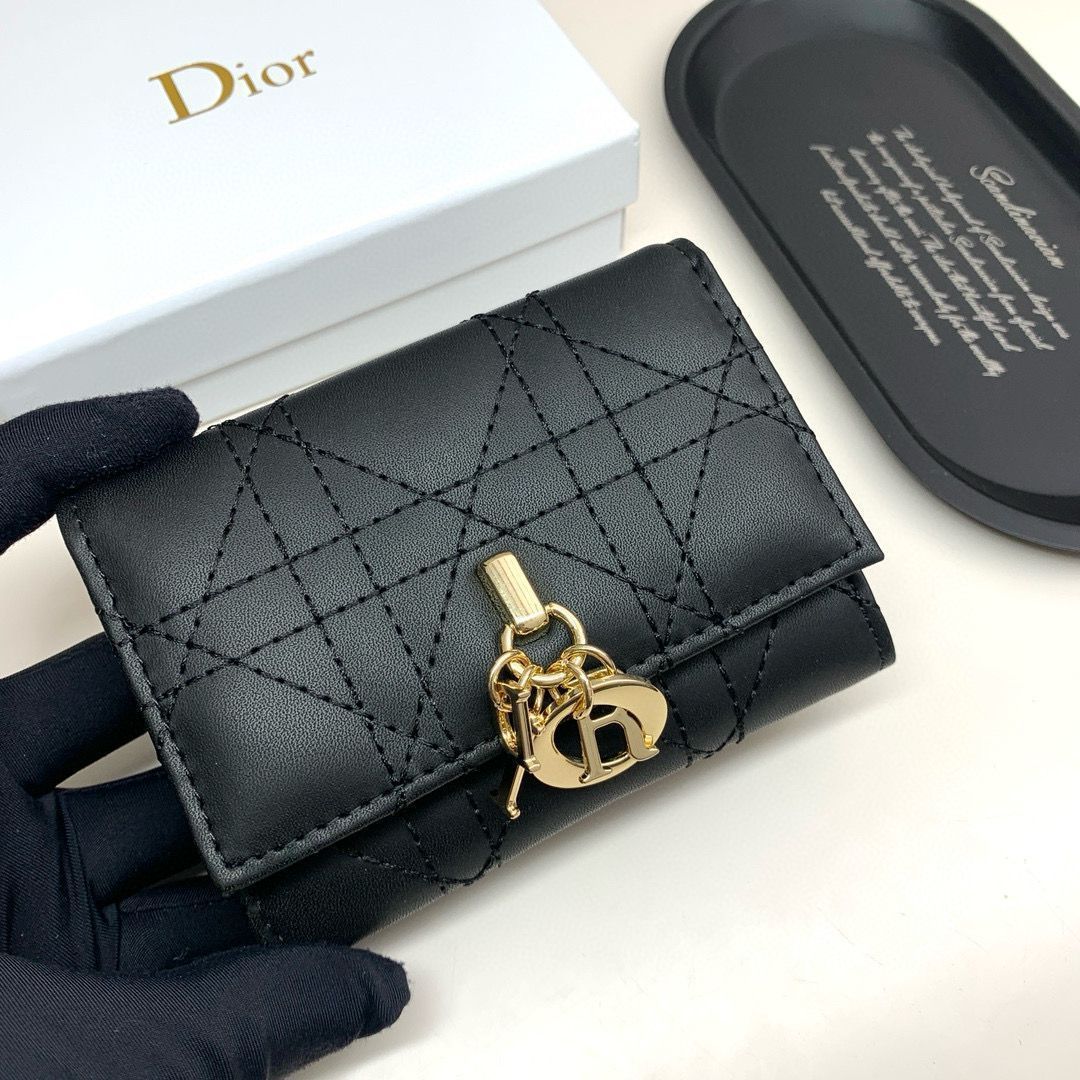 今日 Dior 923 ミニレディディオールウォレット ブラック ベージュ ピンク ブルー ラムレザー使用 コンパクトで実用的なデザイン WWW_OLIVIERBERNSTEIN_COM