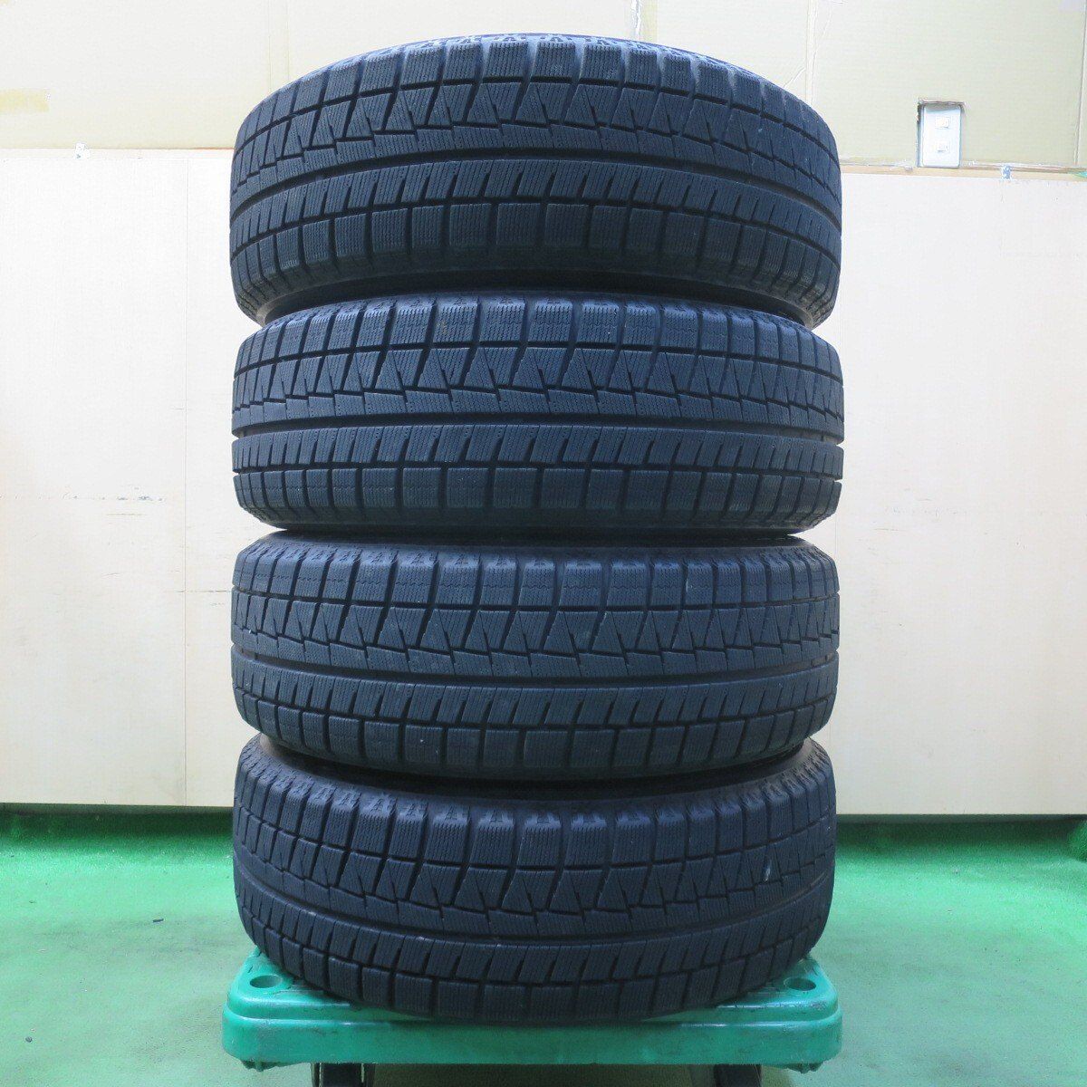 ブリヂストン REVO2 9分山！ 215/65R16 エクストレイル ラッシュ アヴァンシア エリシオン エルグランド スタッドレス 16インチ 4本セット ９分山！ブリヂストンブリザックREVO-GZ 205⁄55R16 4本即決