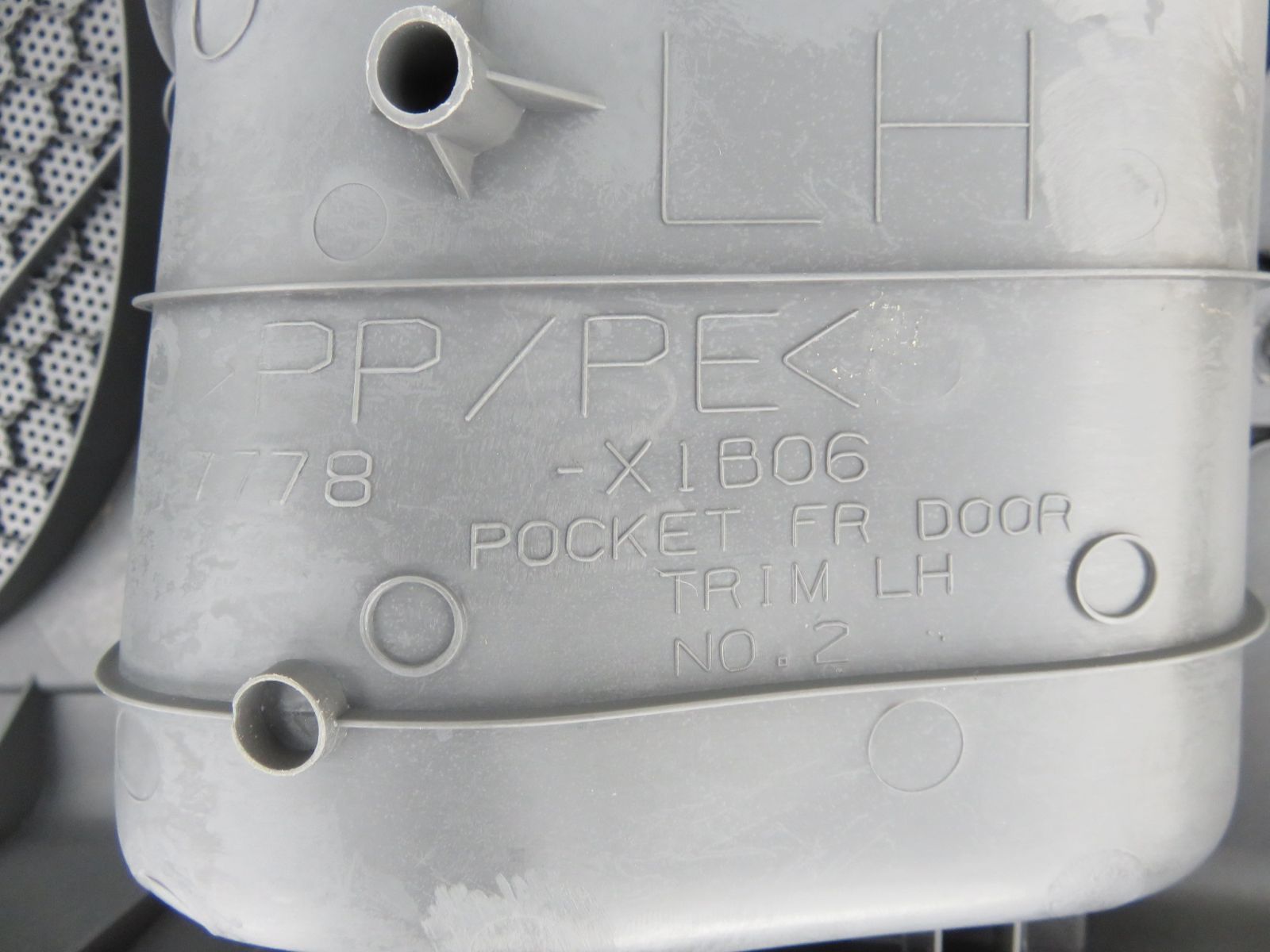 今すぐ検索！ SFC2543 プリウス30系 ZVW30 ZVW35 前期 純正 フロント リア ドアトリム 内張り パワーウインドウスイッチ 左右 前後 ４枚セット 左側 右側 リア 後 期間限定出品