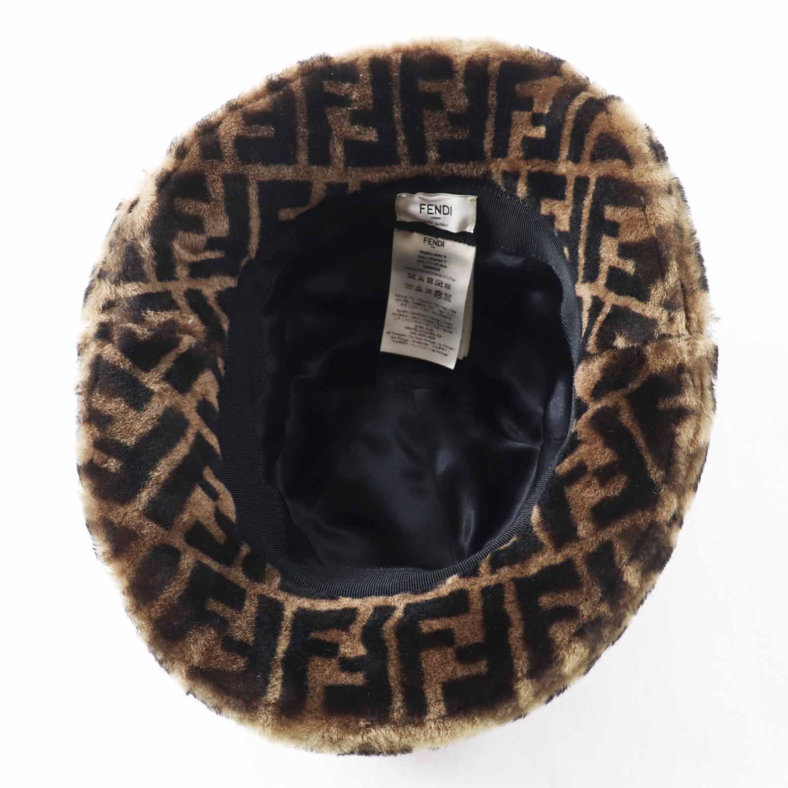 極美品◎FENDI フェンディ FXQ632 ムートン 裏シルク ズッカ柄  