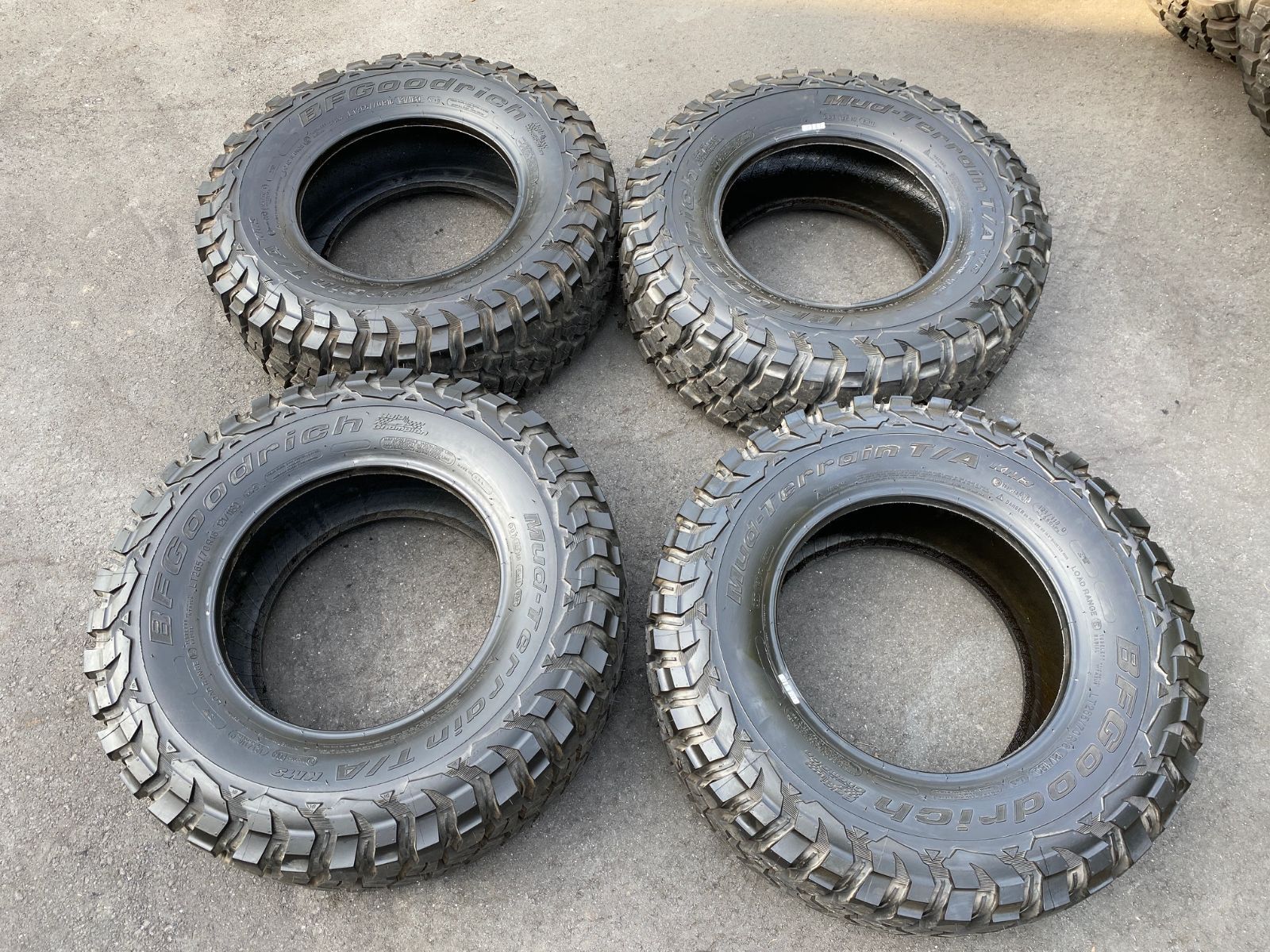 BFGoodrich Mud-Terrain T A 265 70R16 121 118Q タイヤのみ4本