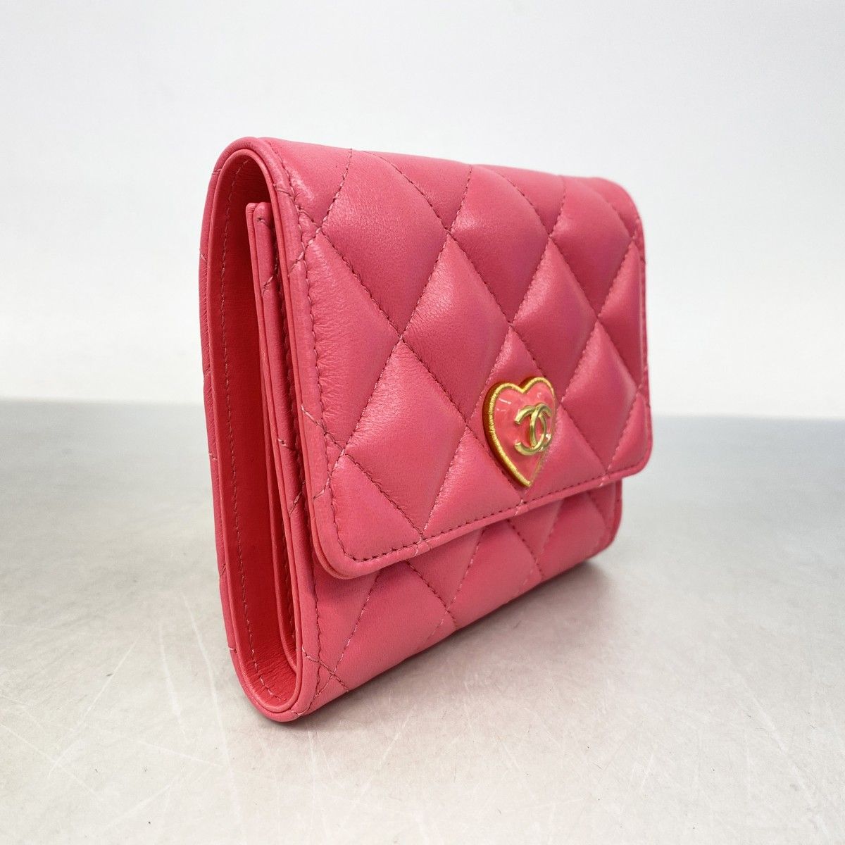 5ec3241】シャネル 三つ折り財布 マトラッセ ラムスキン ピンク  