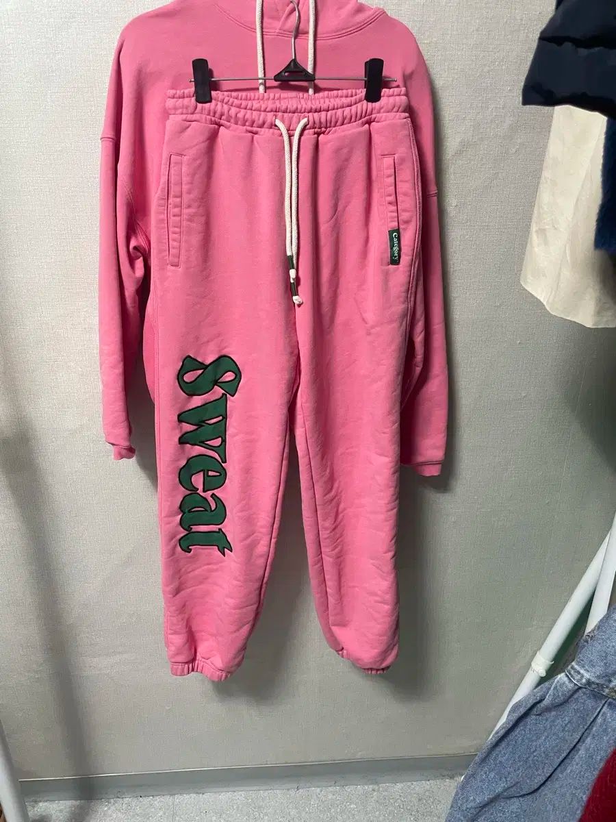 ピンク色 フード上下セット