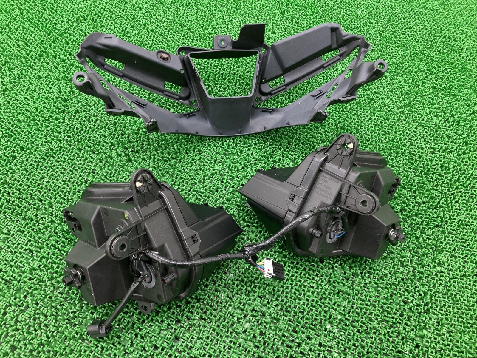 CBR1000RR-RSP ヘッドライト 100-622B6 ホンダ 純正 新車外し SC82 ファイヤーブレード ヘッドライトカバー 極上品 【中古】 19 CBR1000RR-RSP ヘッドライト 100-622B6 ホンダ 純正 バイク 部品 新車