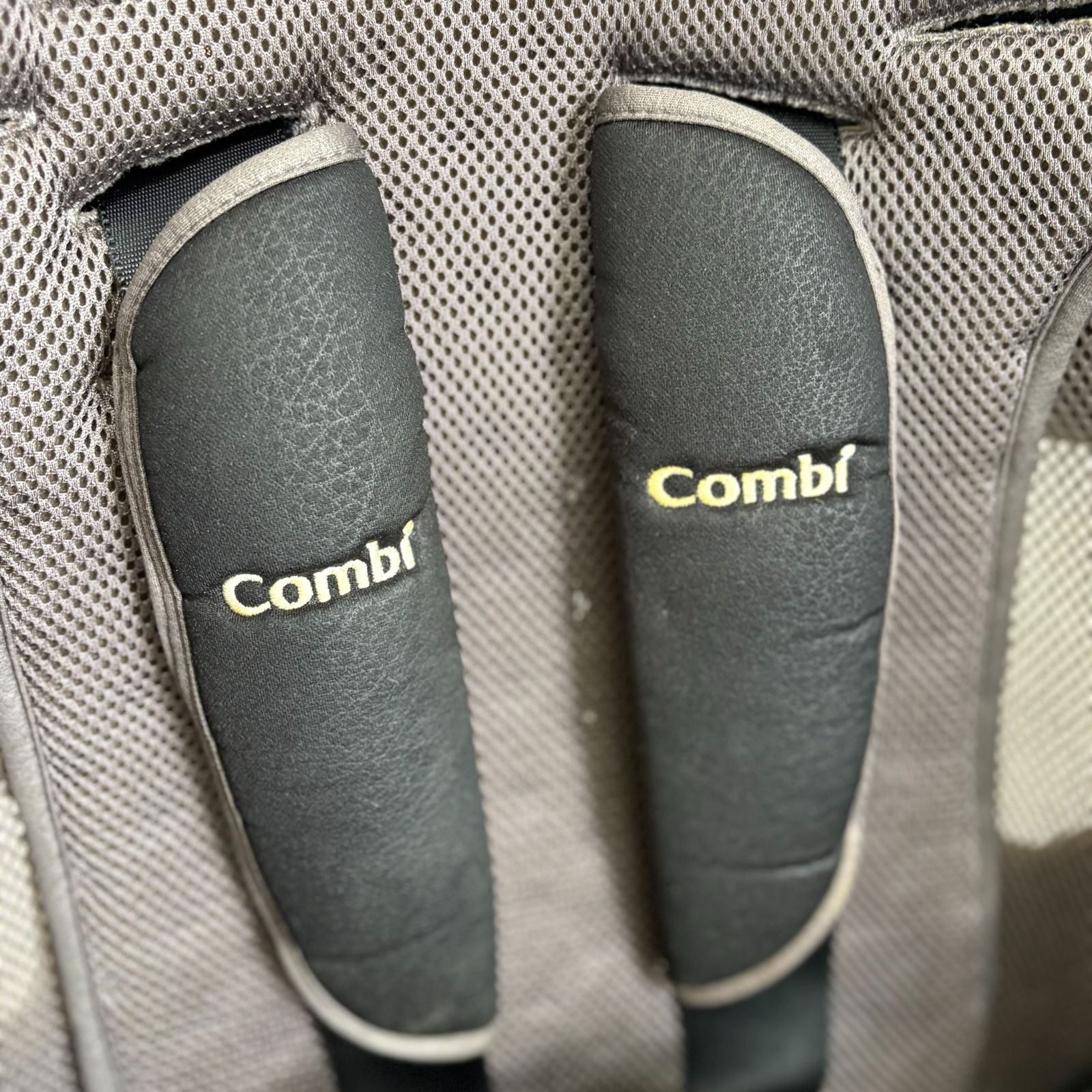 美品　コンビ　ジョイトリップ　エアスルーGC ジュニアシート　グレー Combi コンビ ジョイトリップ エアスルーGH グレー(GL) : CReLi