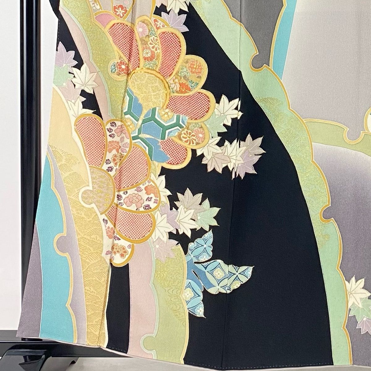 日本全国無料配達! 振袖 身丈158cm 裄丈65cm M 袷 菊 楓 金糸 金彩 灰紫 正絹 秀品