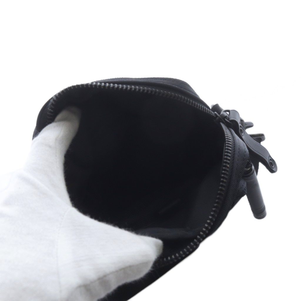 ショルダーバッグ ロゴ