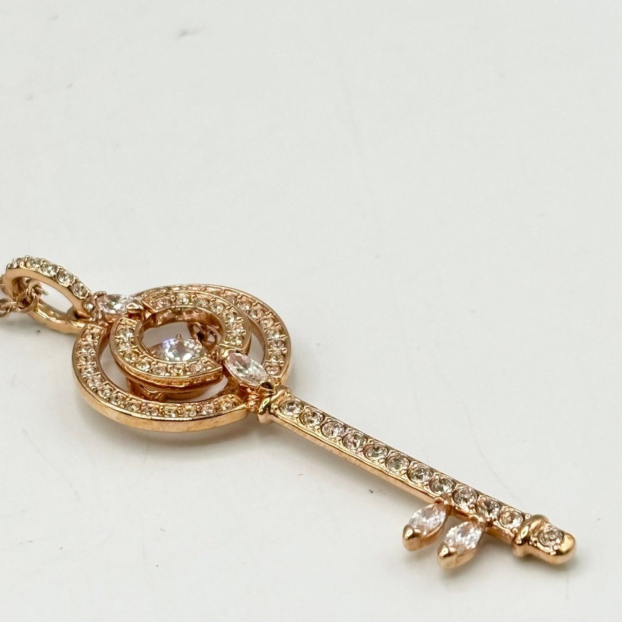 SWAROVSKI スワロフスキー スパークリングダンス キー ペンダント 