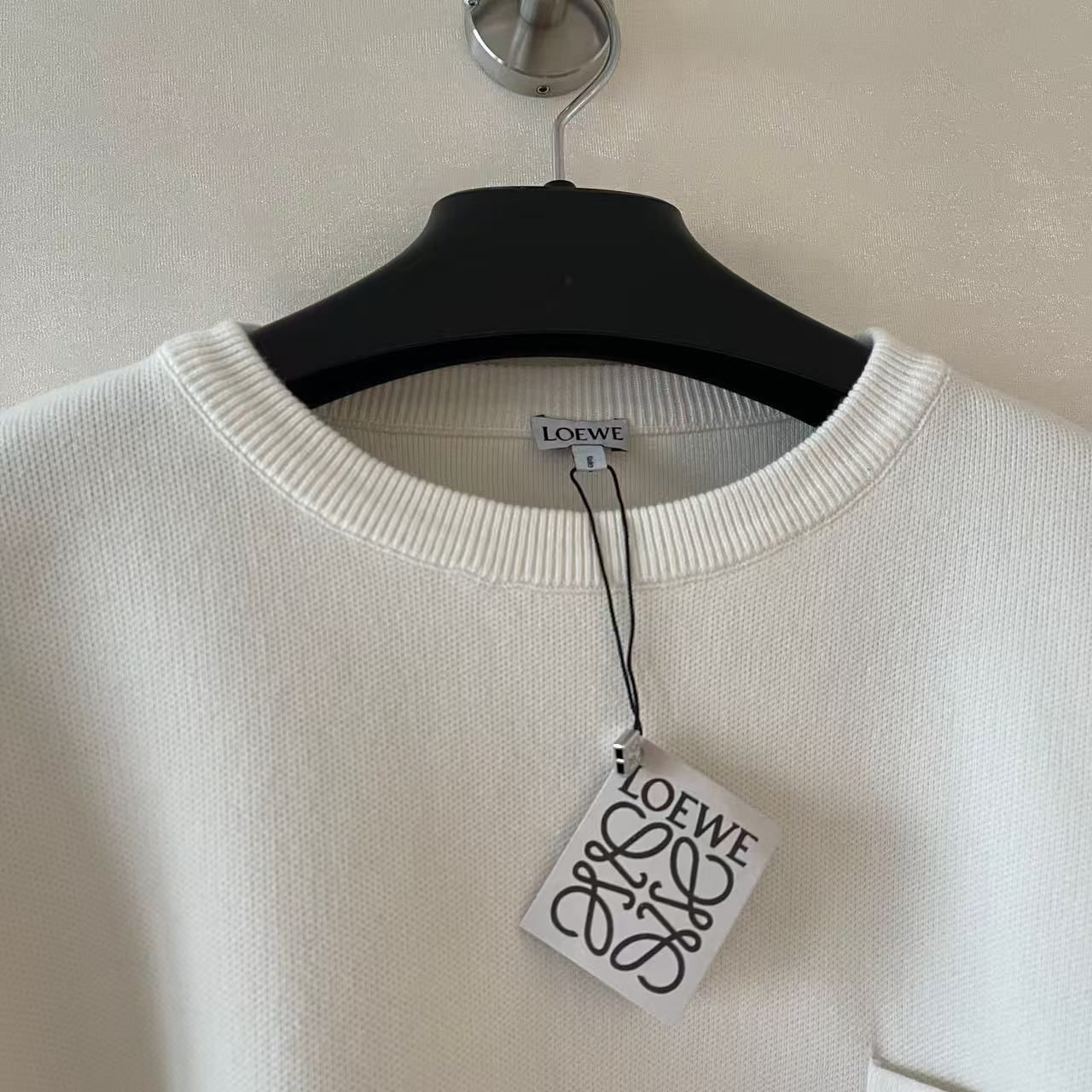 LOEWE ポケットクルーネックニット(White)