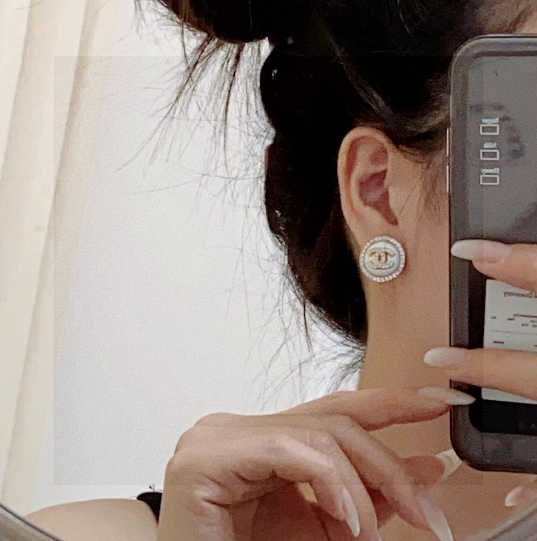 今日特価】Chanel シャネル ダブル C イヤリング - メルカリ
