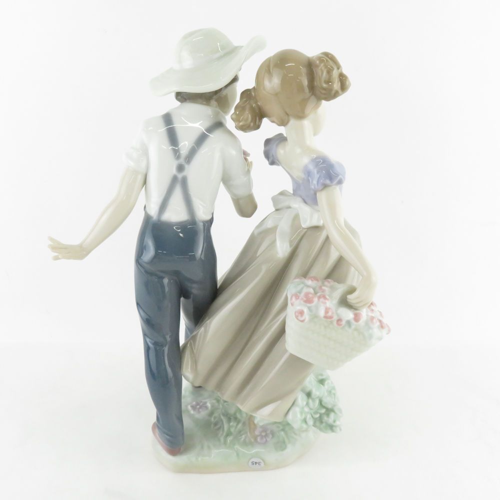 リヤドロ人形LLADRO【恋の花が咲く】フィギュリン女の子＆男の子