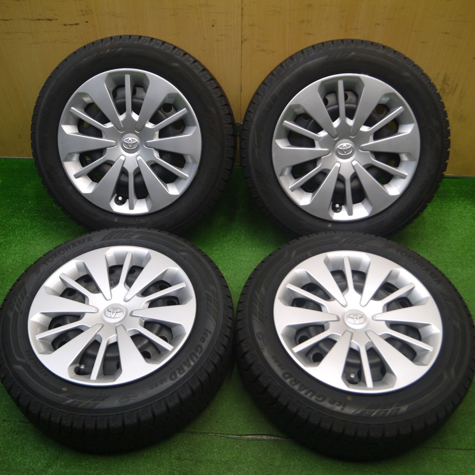 [送料無料] バリ溝！22年！キレイ！9.5分トヨタ パッソ 純正 スチール 165/65R14 スタッドレス ヨコハマ アイスガード iG60 タンク ルーミー等 PCD100/4H4112708Hス