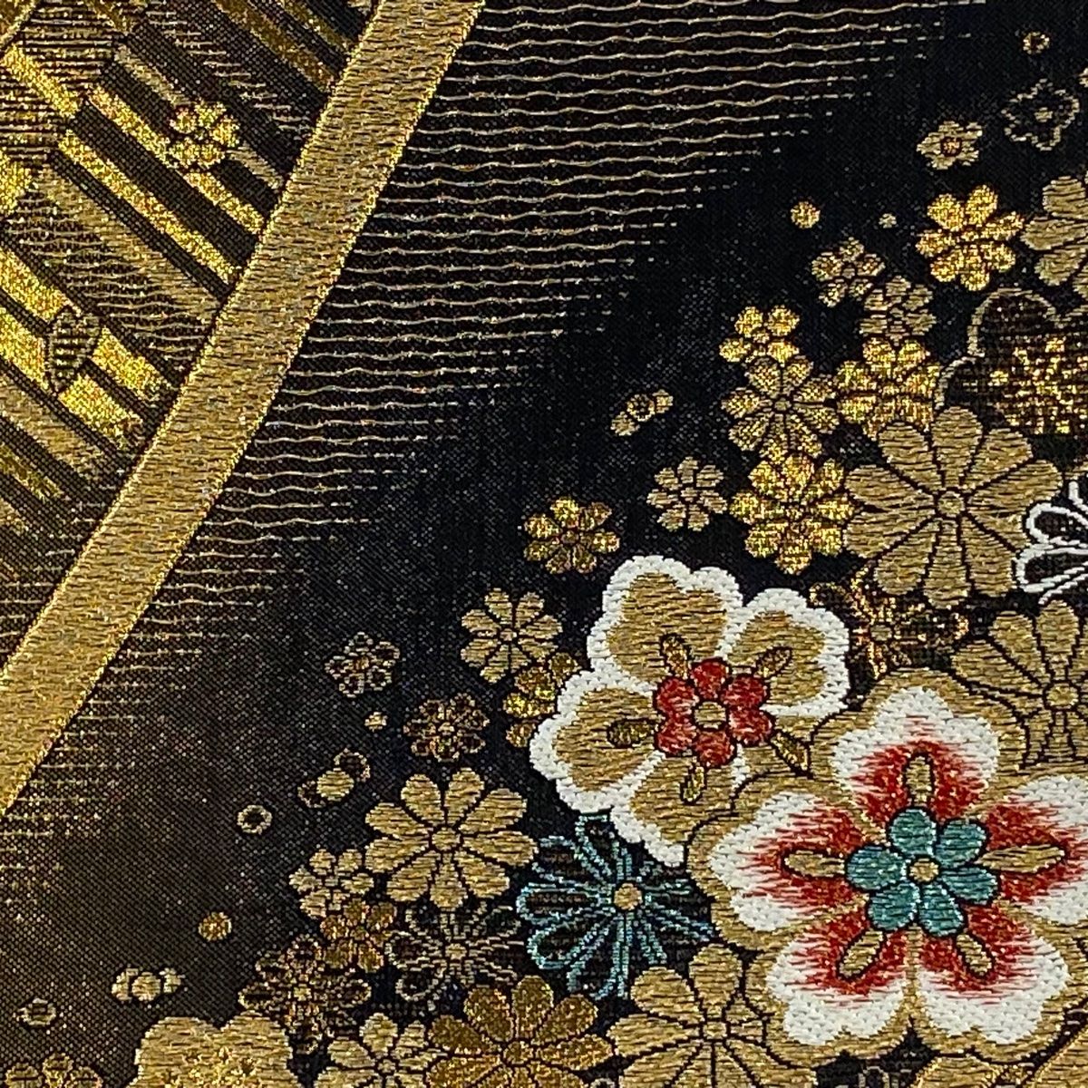 袋帯 美品 秀品 振袖向き 花 菊 箔 金糸 金色 六通 正絹 【中古