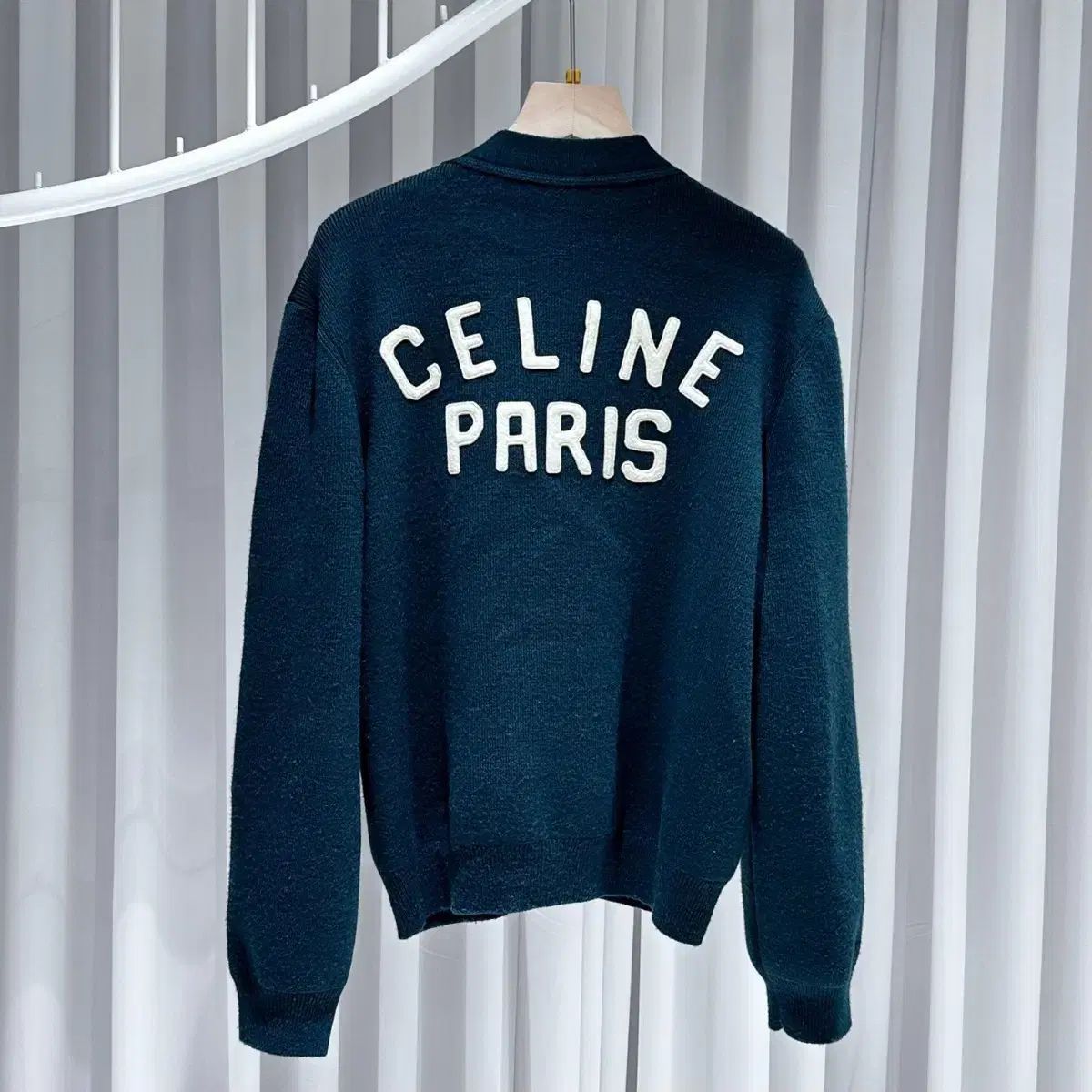 【CELINE（セリーヌ）バックロゴカーディガン23AW（XS／オーバーサイズ） CELINE セリーヌ カーディガン サイズ:S 23AW バックロゴ