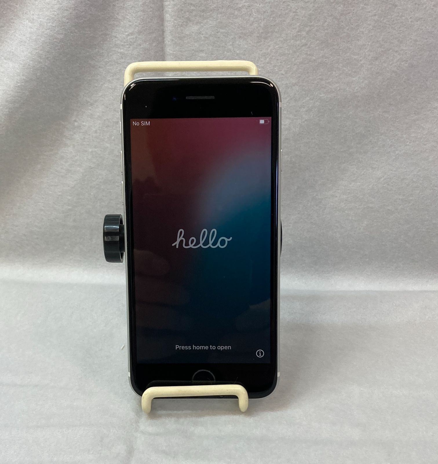 Apple - iPhoneSE 第二世代　白色　新品未使用品　SIMロック解除済品　ドコモ購入 SIMロック解除済】【第2世代】docomo iPhoneSE 64GB ホワイト