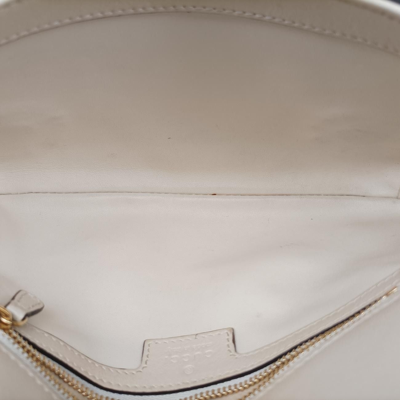 チェーンホワイトレザー