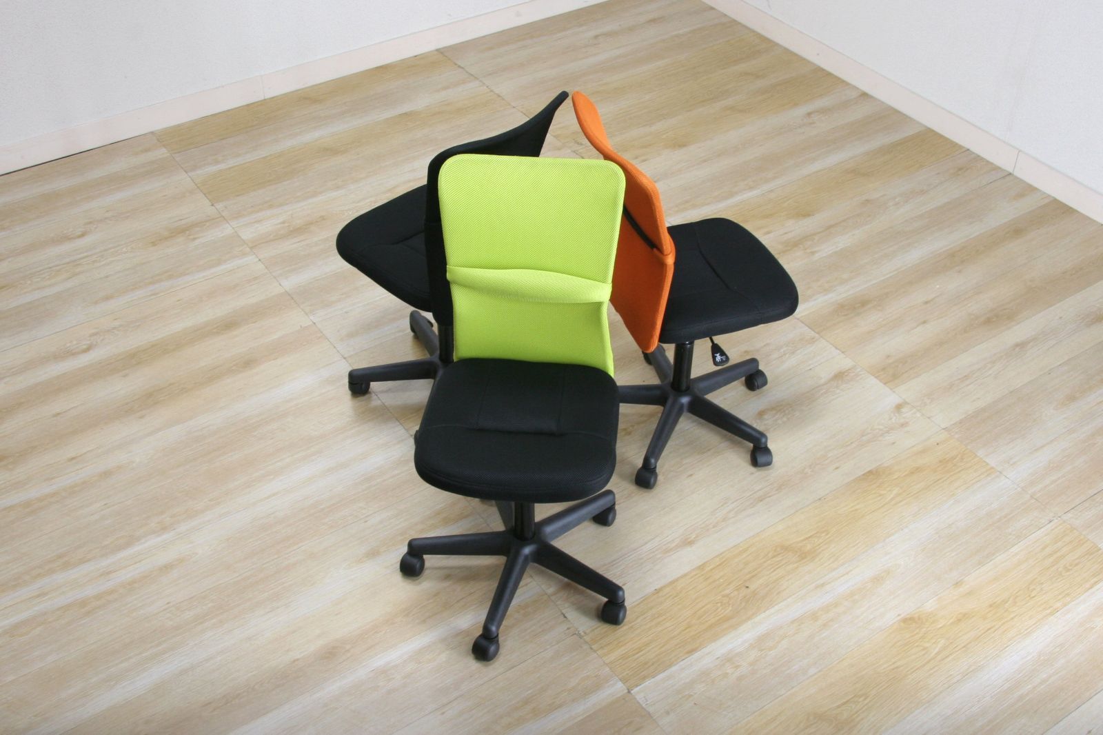 ブラック メッシュバック 幅52×奥行58.5×高さ88~99cm ガス昇降 デスク