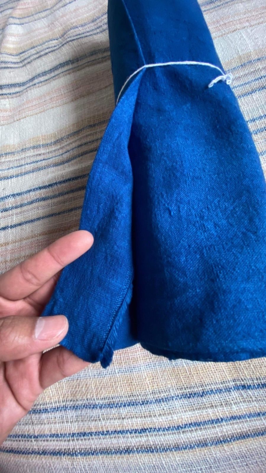 ラオス・レンテン族の布　藍染め　綿100%  tembo Vベストリネンベスト