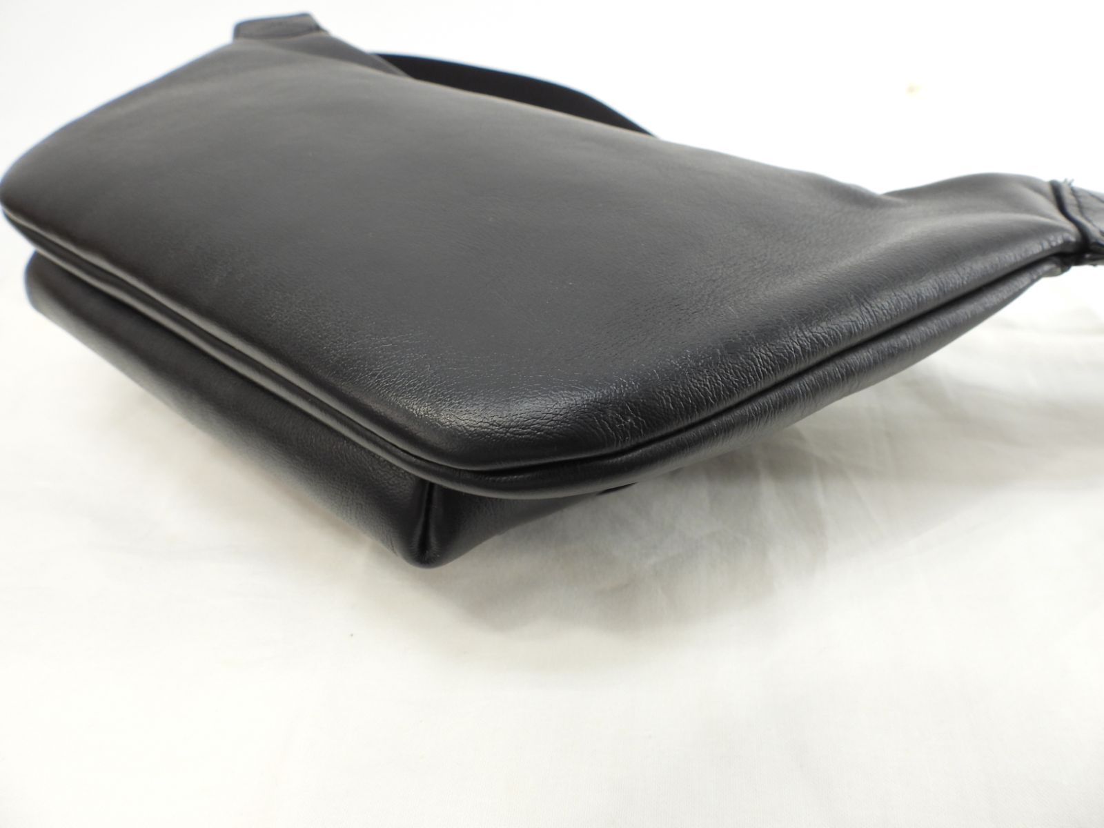 バレンシアガ ベルトバッグ エブリデイ レザー黒赤 ボディバッグ 美品