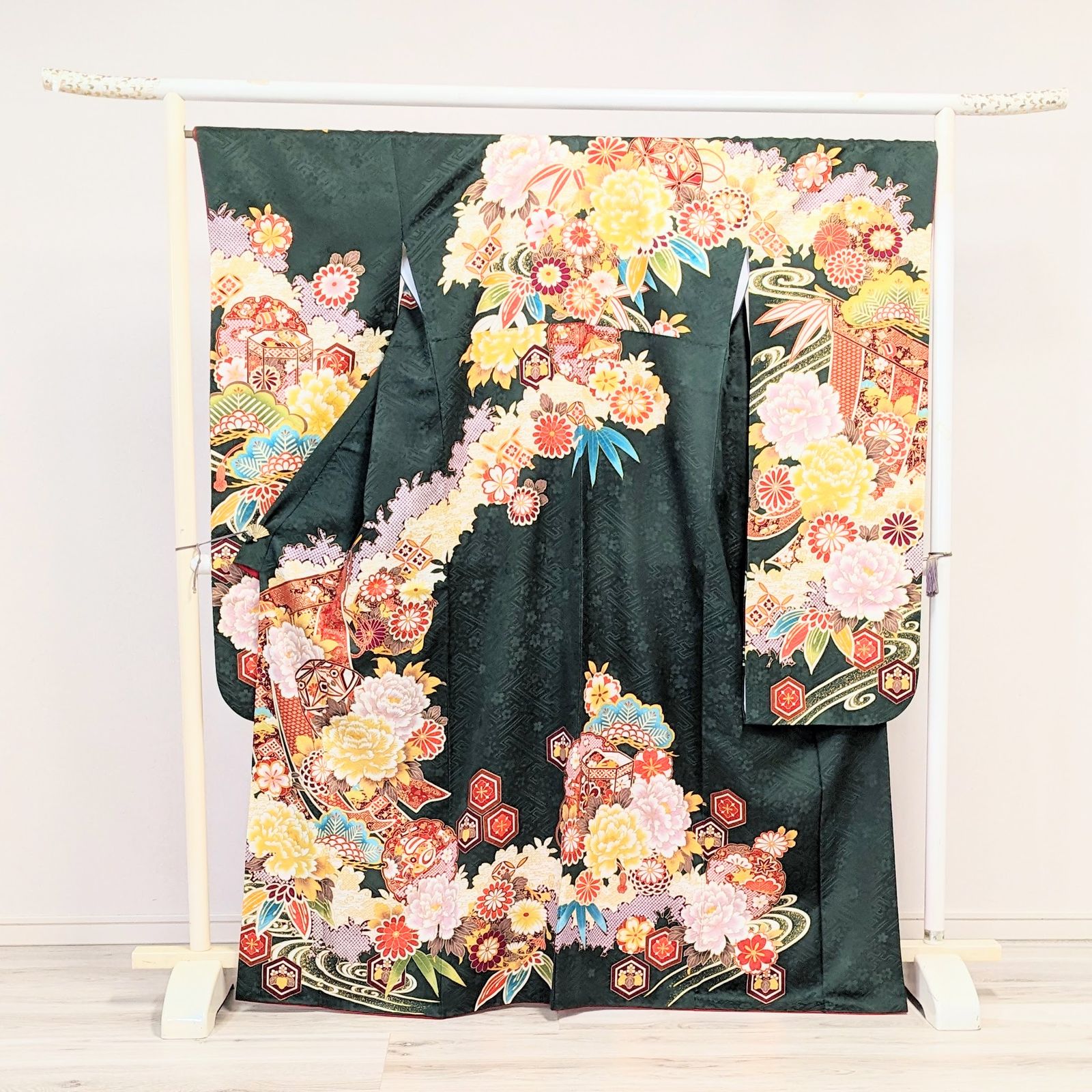 深緑色の上品な花柄の古典振袖フルセット(ガード加工)