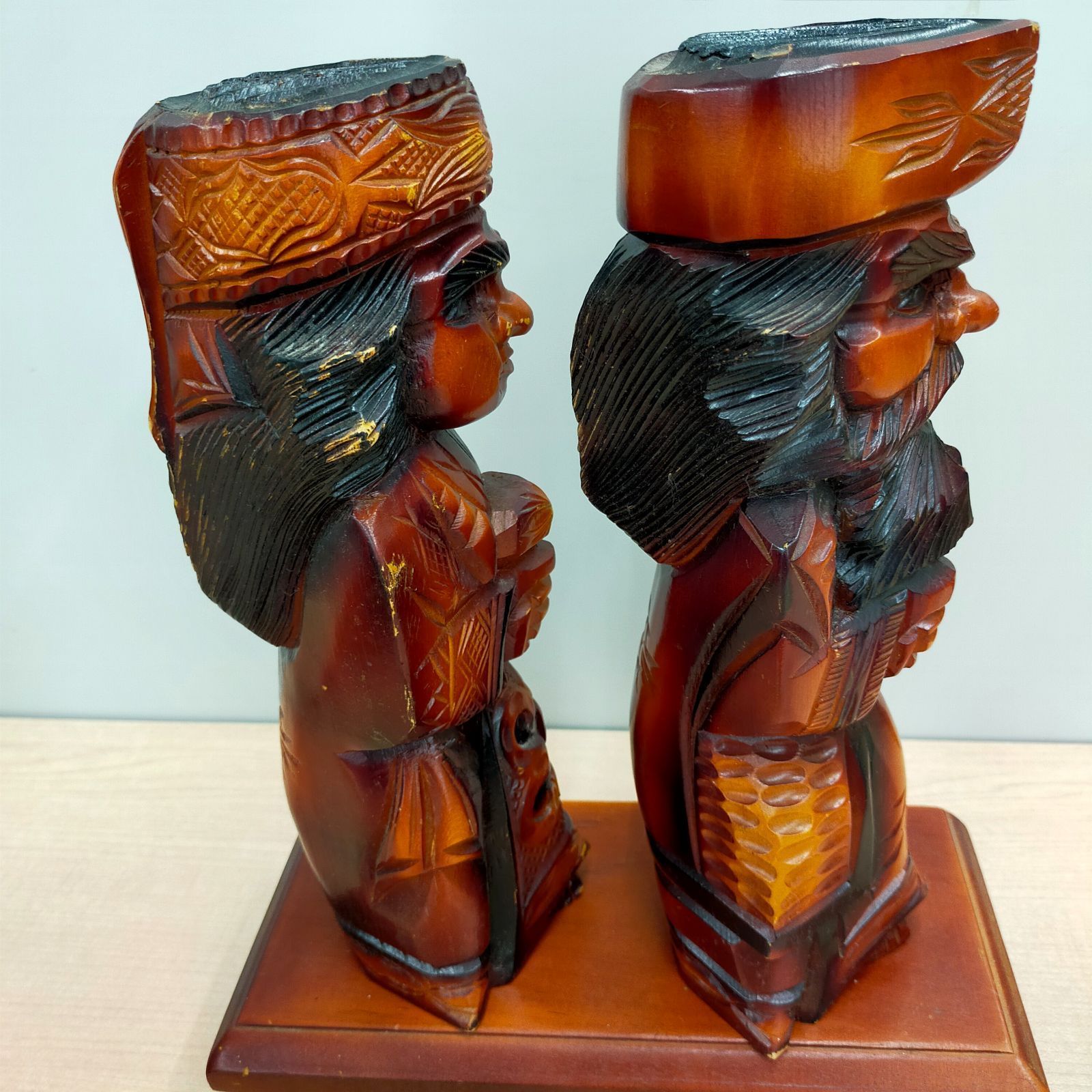 工芸品 民芸品 木彫り ペア 人形 2点セット 台座付き - メルカリ
