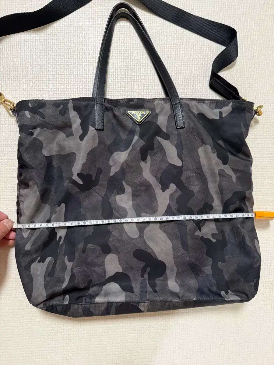 【正規店にて購入】PRADA 迷彩 メッセンジャーバッグ Prada Re-Nylon メッセンジャーバッグ | ブラック | FARFETCH JP