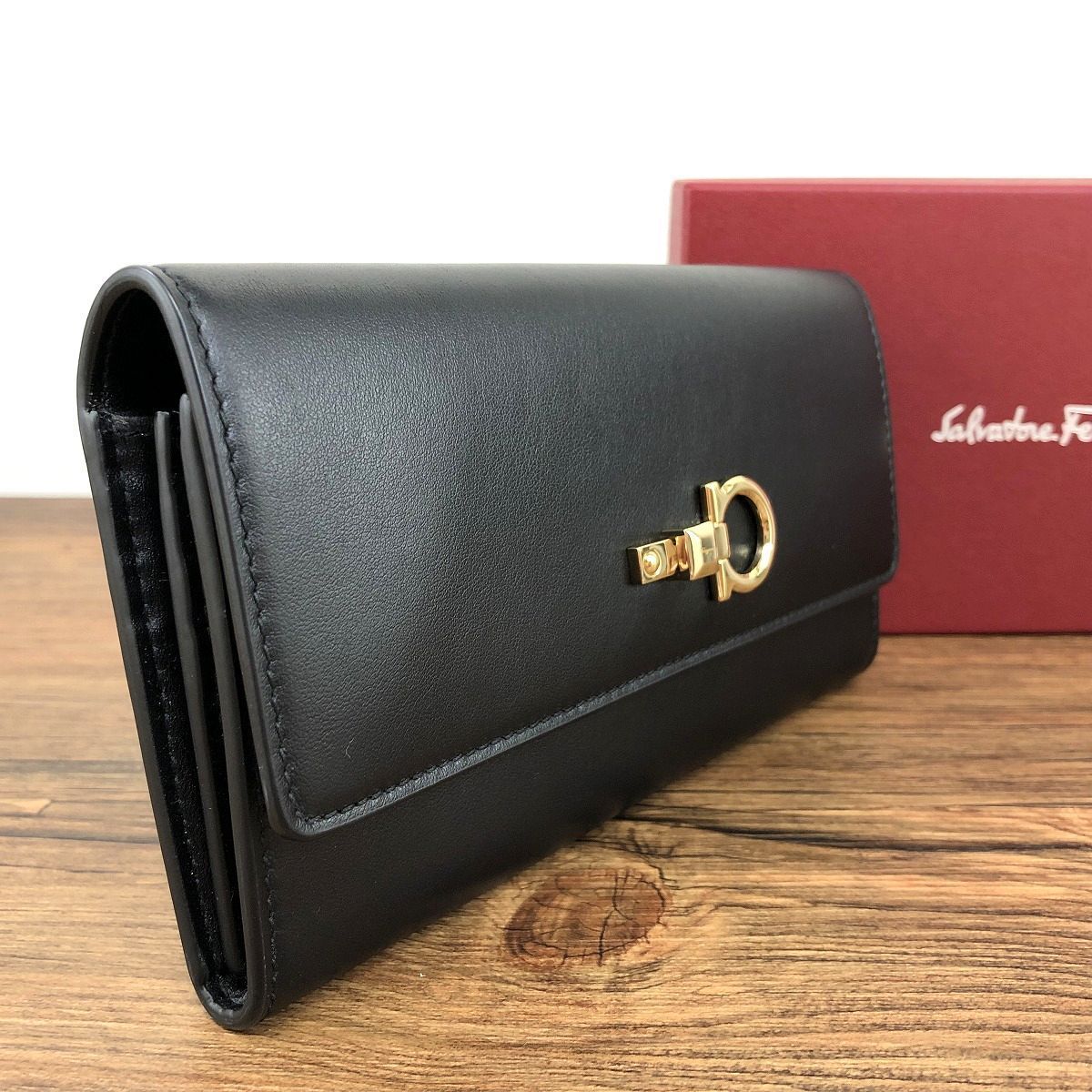 121 送料込み！ 未使用品 Salvatore Ferragamo 長財布 22-D999  