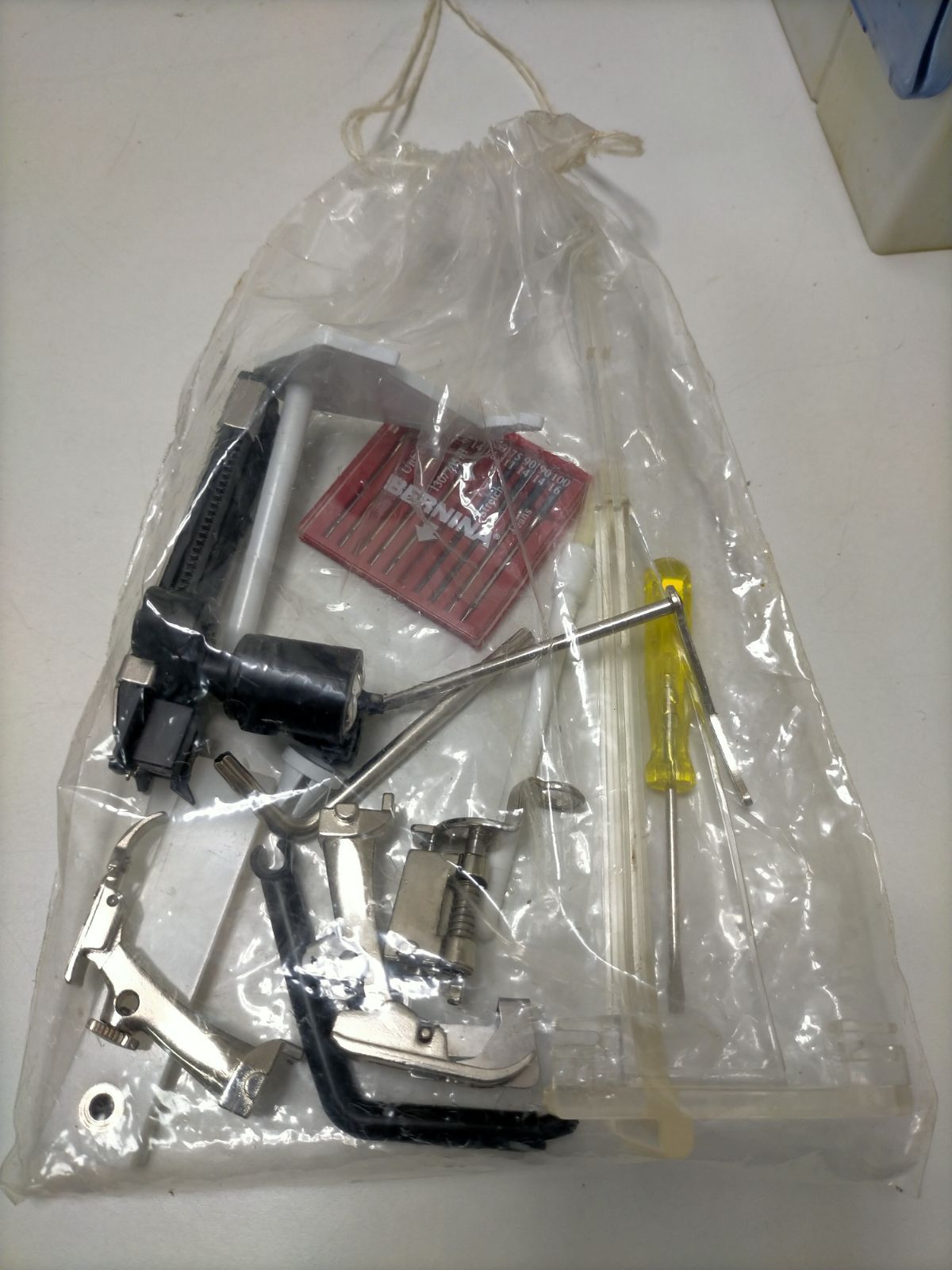 美品・現状品】リッカー BERNINAコンピューターミシン (ホワイト） 170 