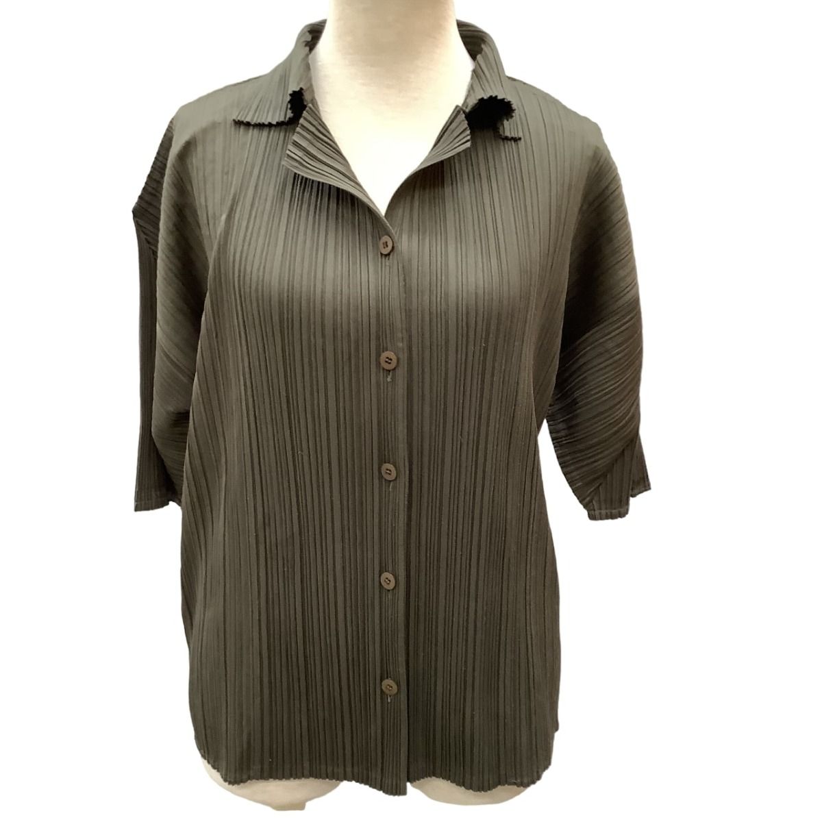 ISSEY MIYAKE イッセイミヤケ PLEATS PLEASE シャツ SIZE 4 PP13-JJ104 カーキ やや傷や汚れあり ♪♪ISSEY MIYAKE イッセイミヤケ PLEATS PLEASE シャツ SIZE 4